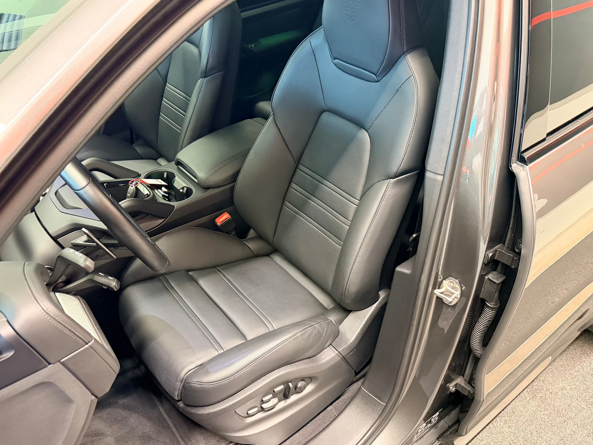 PORSCHE Cayenne S Tiptronic-image-17