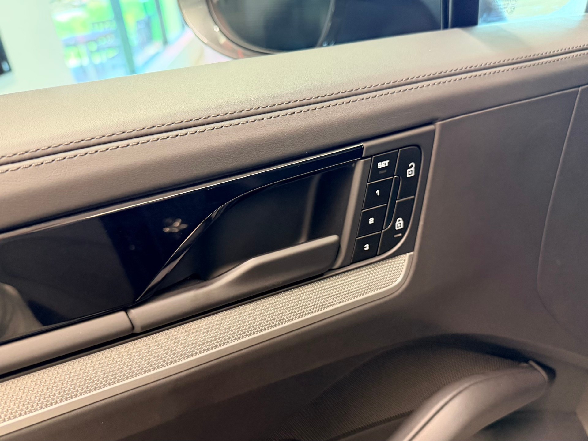 PORSCHE Cayenne S Tiptronic-image-15