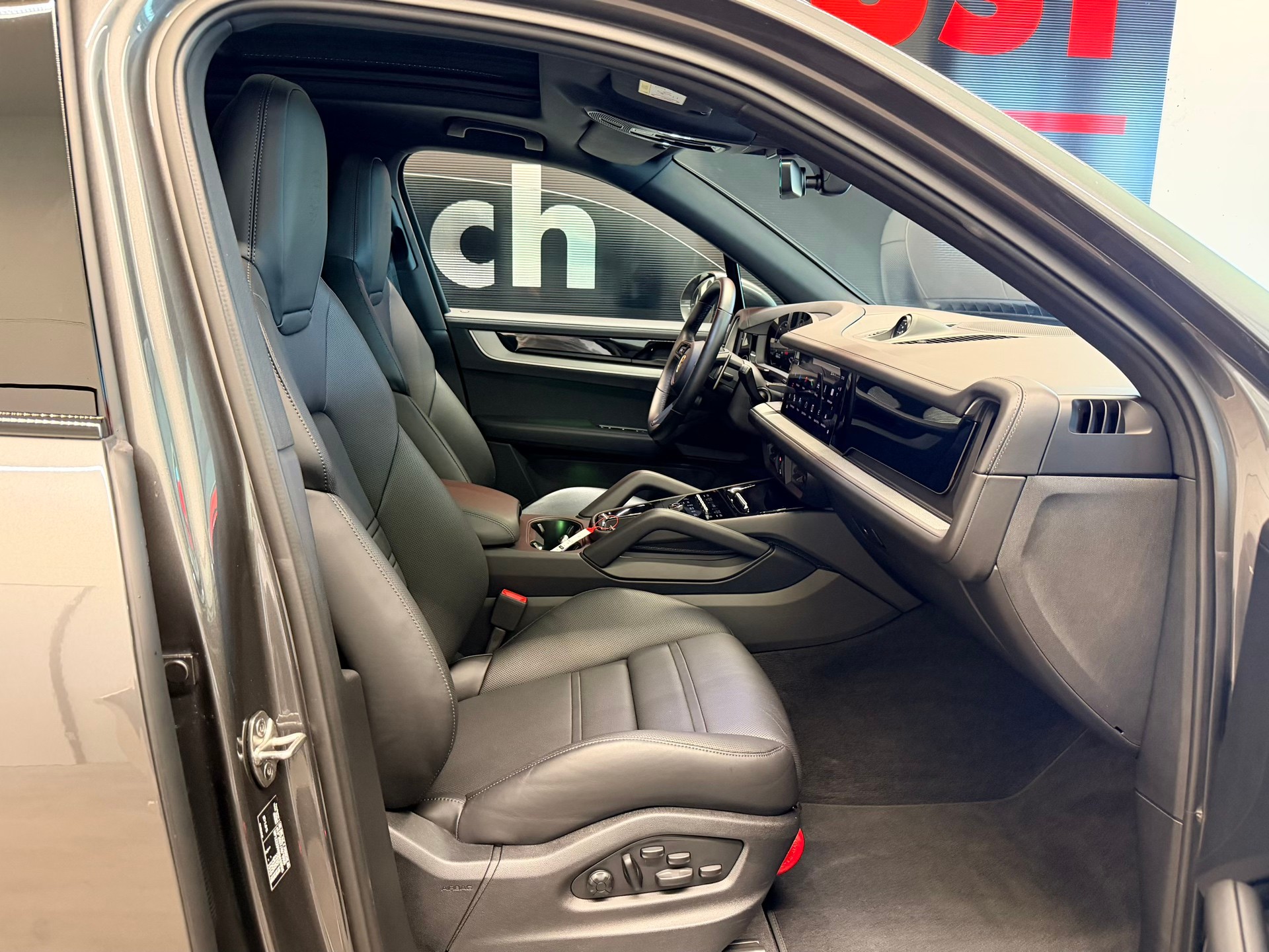 PORSCHE Cayenne S Tiptronic-image-23