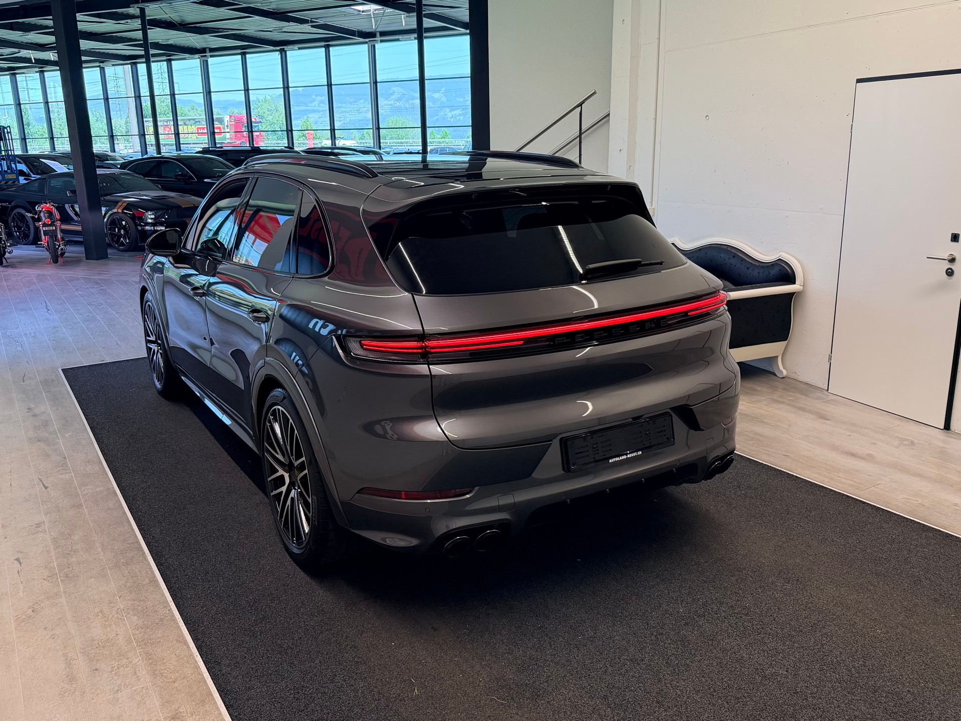 PORSCHE Cayenne S Tiptronic-image-9