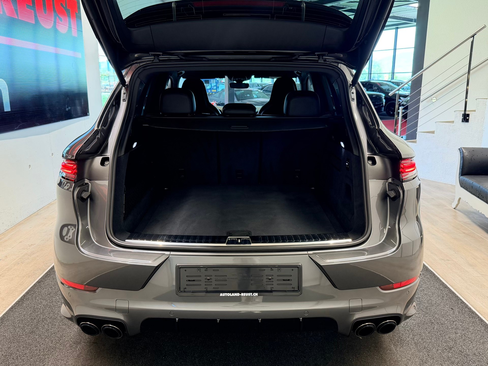 PORSCHE Cayenne S Tiptronic-image-10
