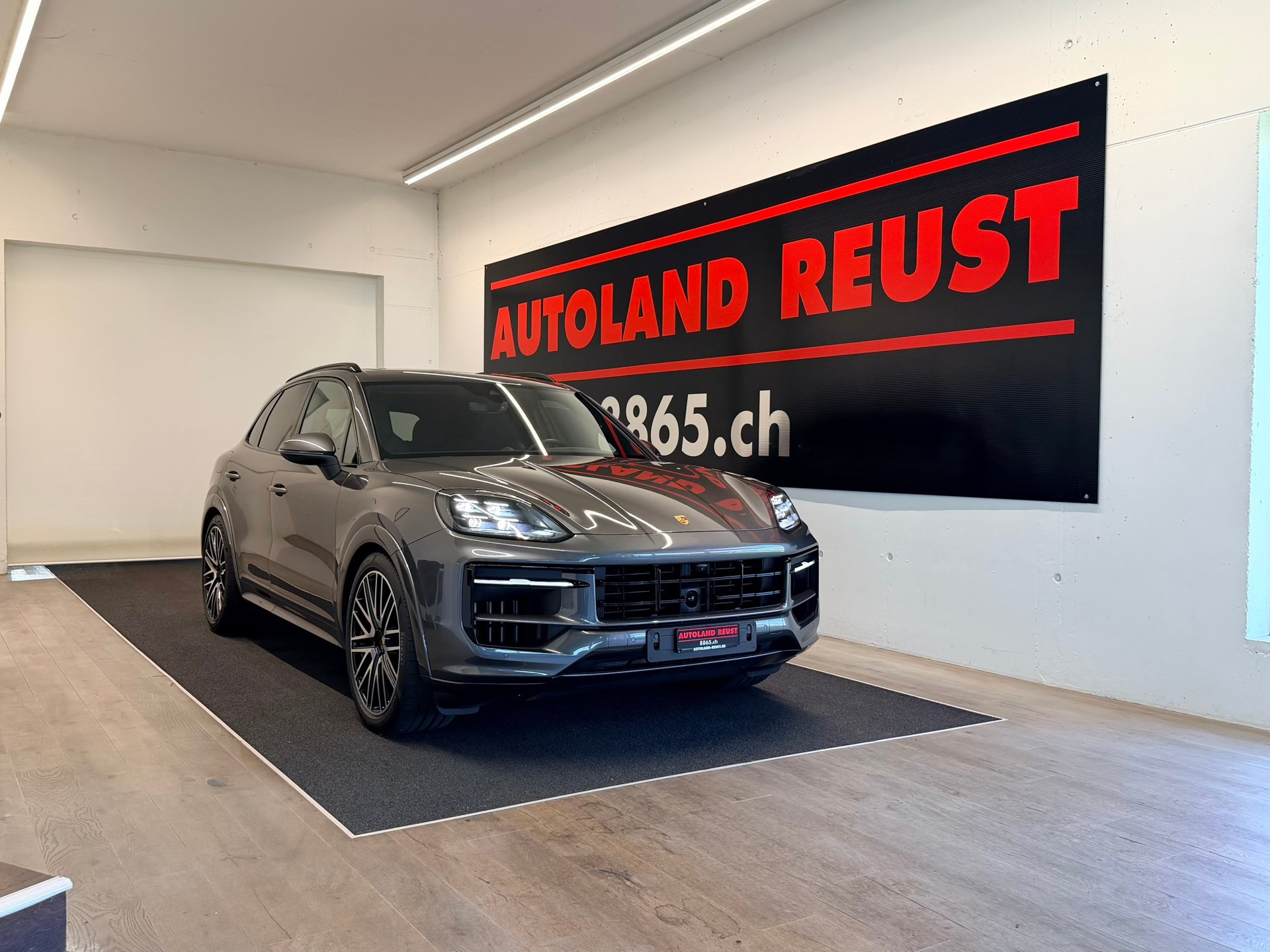 PORSCHE Cayenne S Tiptronic-image-0