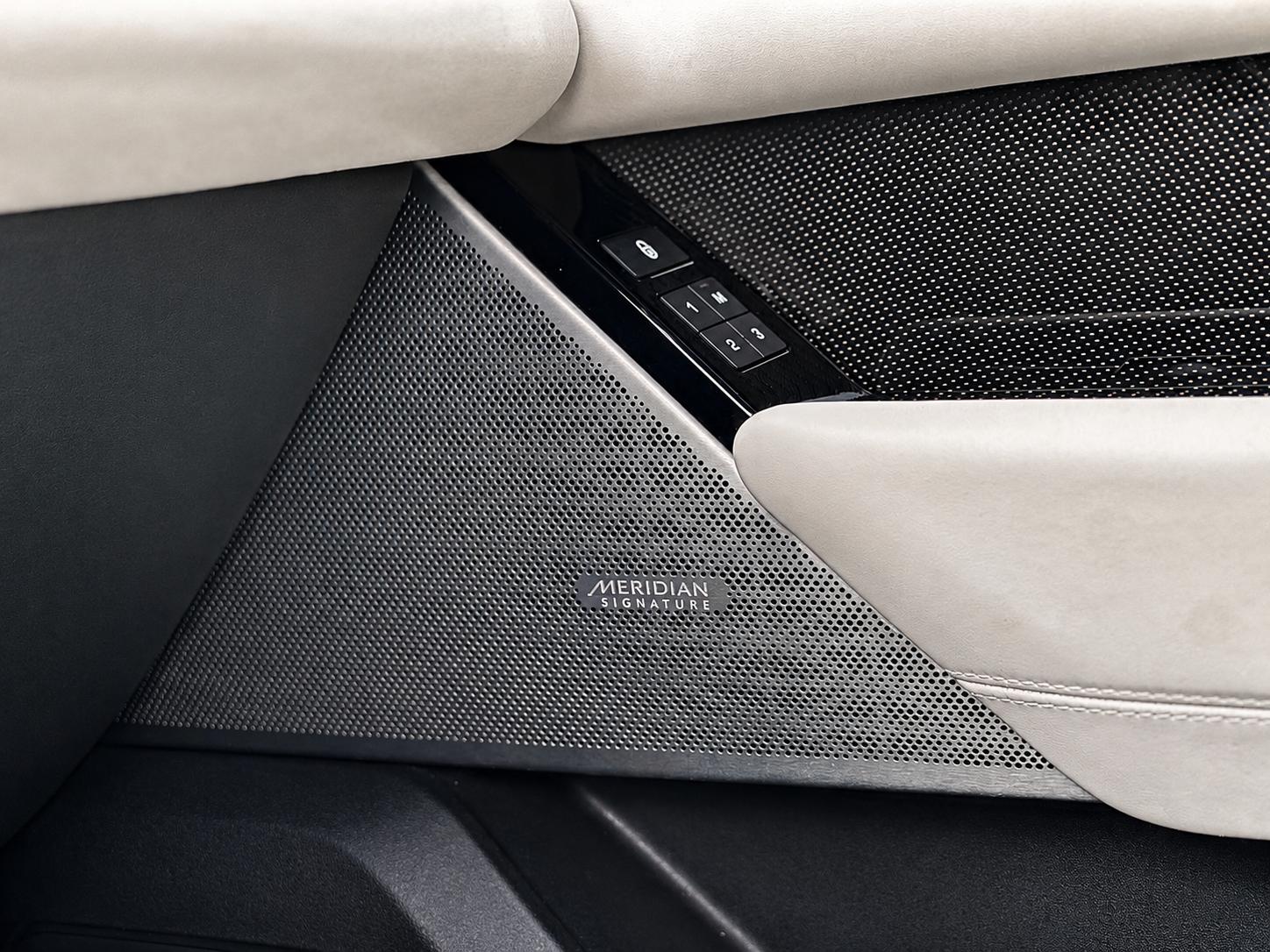 LAND ROVER Range Rover Velar D 300 First Edition Automatic-image-15