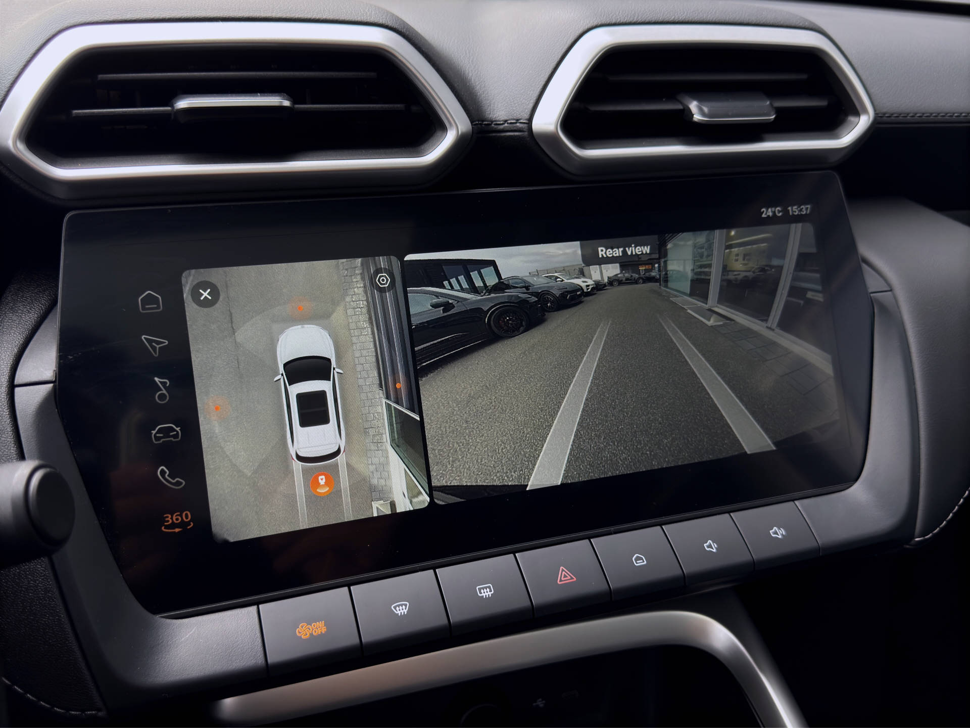 MG ZS 1.5 Hybrid+ Luxury Sunroof-image-15
