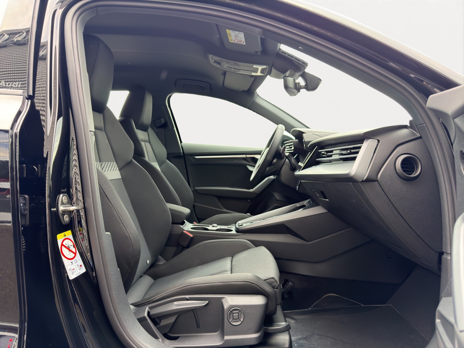 AUDI A3 Sportback TFSI 110 kW Attraction 150PS-image-6