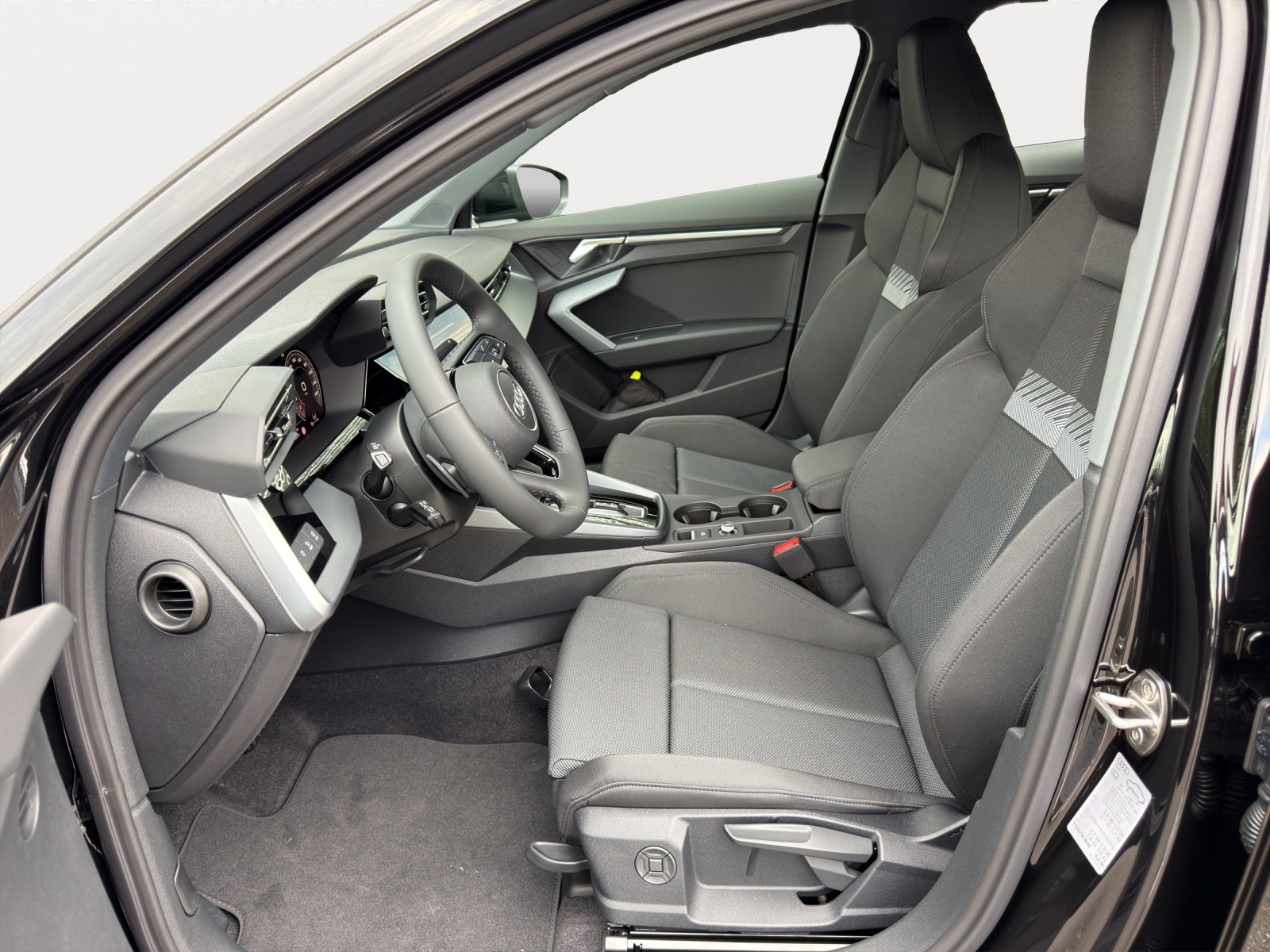 AUDI A3 Sportback TFSI 110 kW Attraction 150PS-image-4