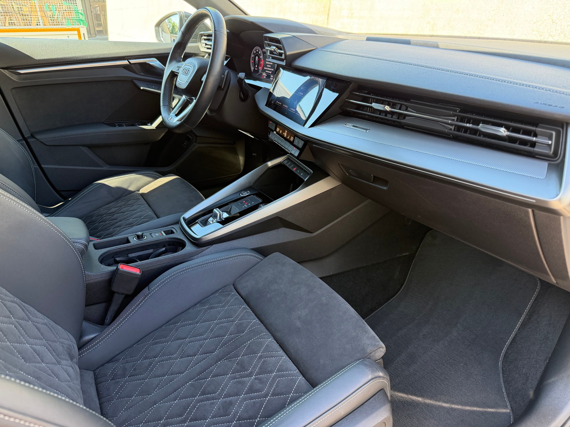 AUDI A3 Sportback 35 TFSI S line Attraction S-tronic-image-9
