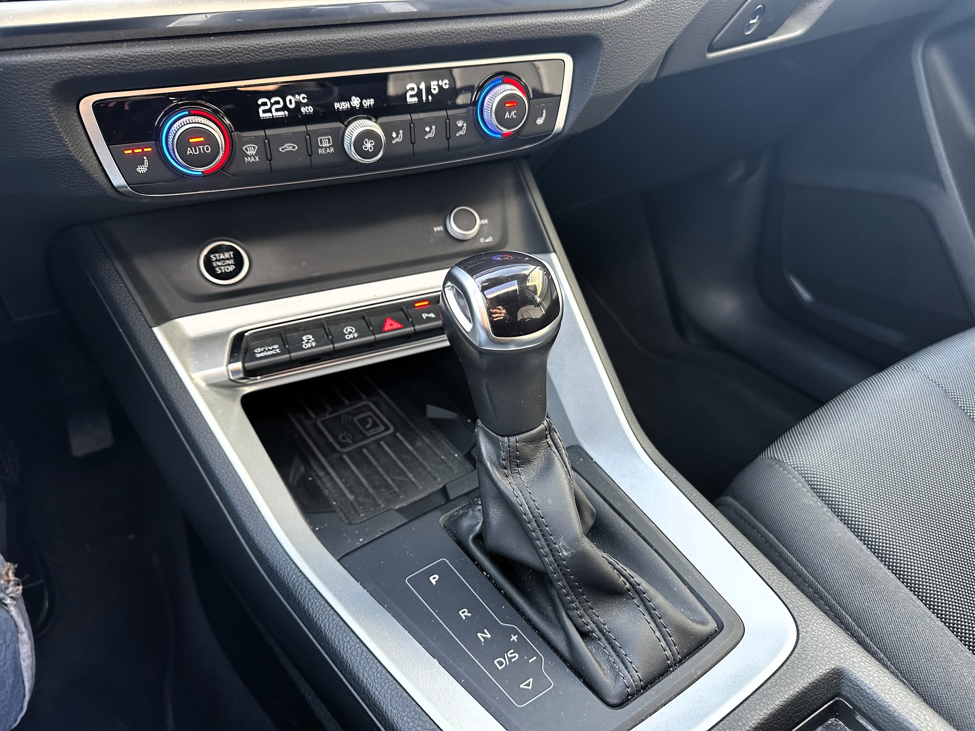AUDI Q3 40 TFSI S line quattro S-tronic-image-10