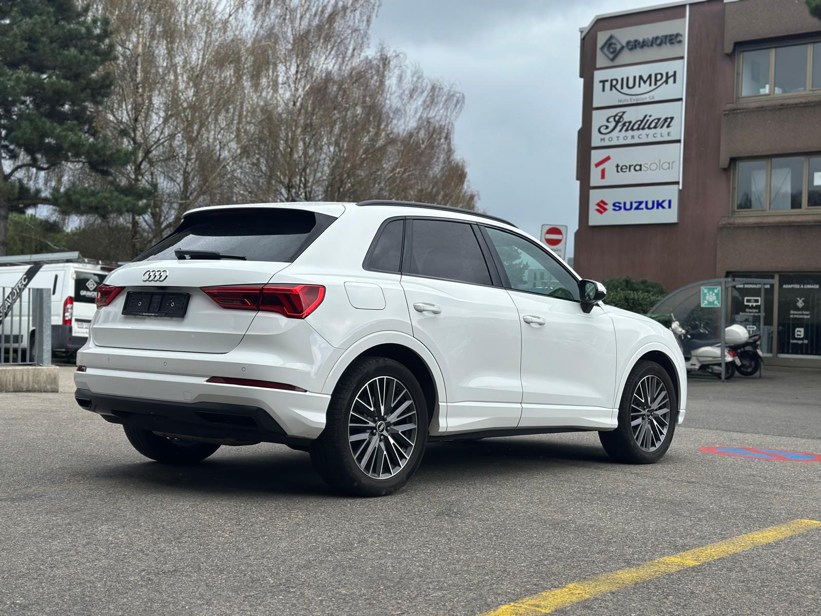 AUDI Q3 40 TFSI S line quattro S-tronic-image-4