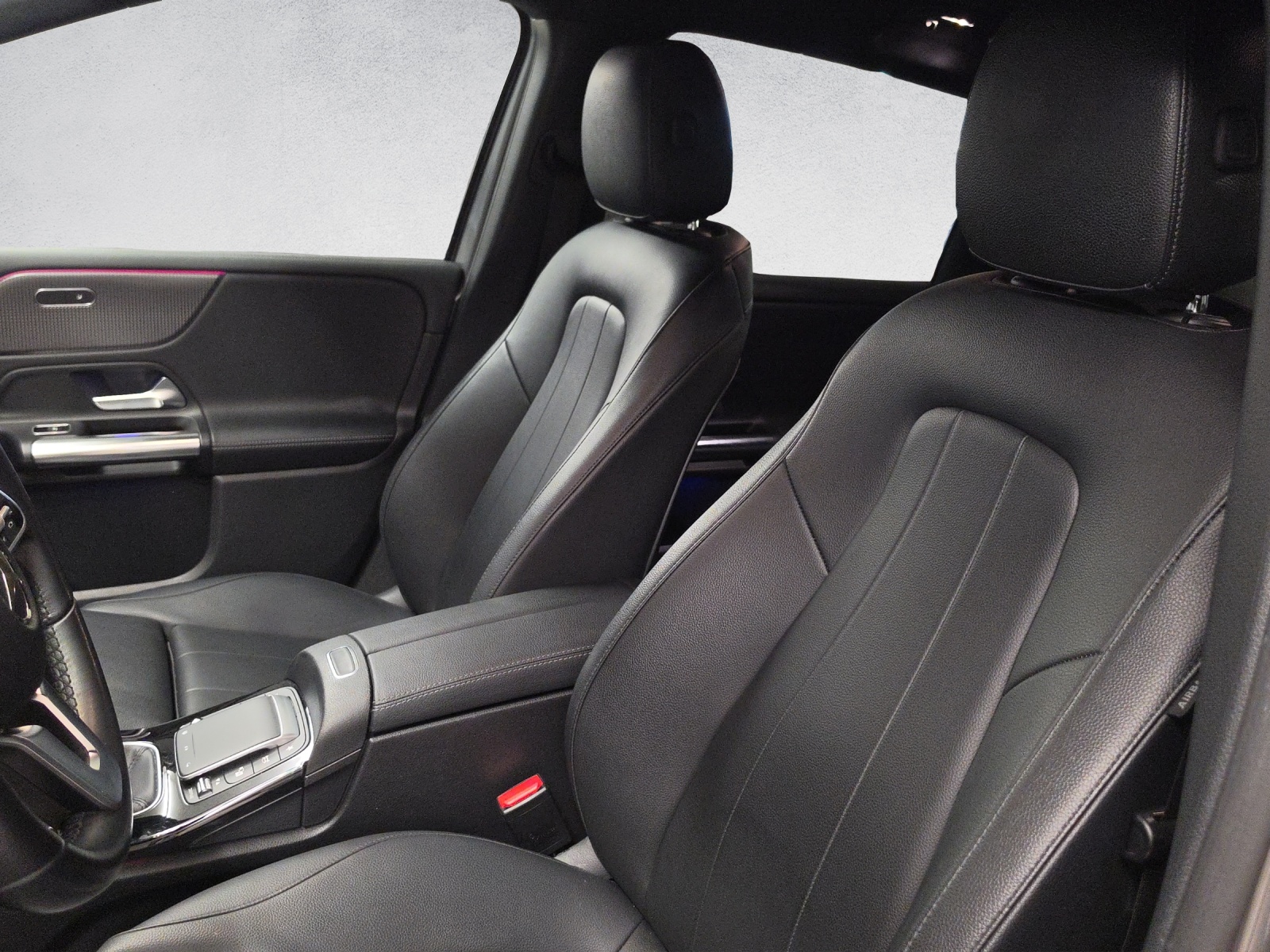 MERCEDES-BENZ B 200 Night Star-image-12