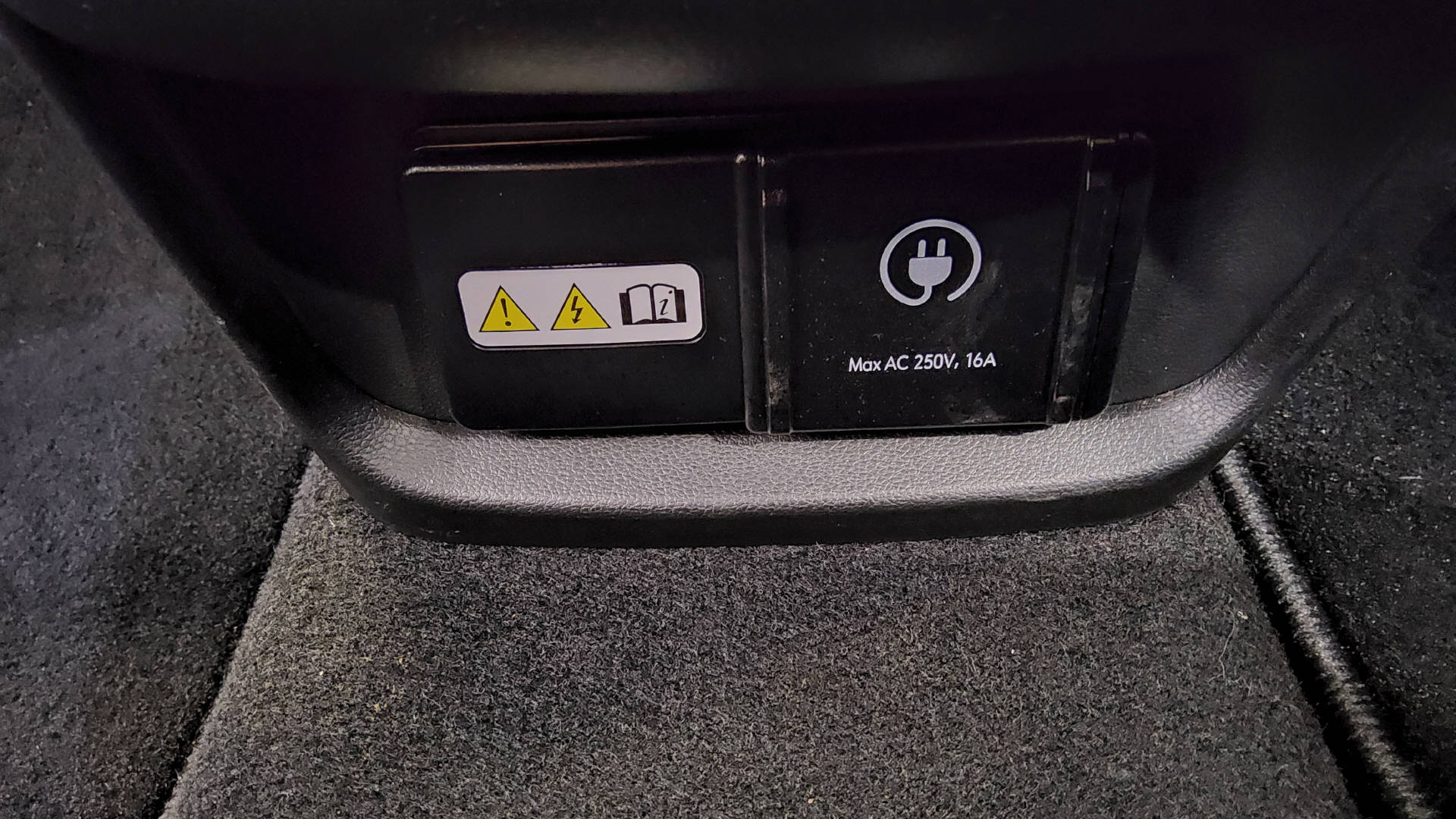 HYUNDAI Inster 49 kWh Electric Vertex-image-19