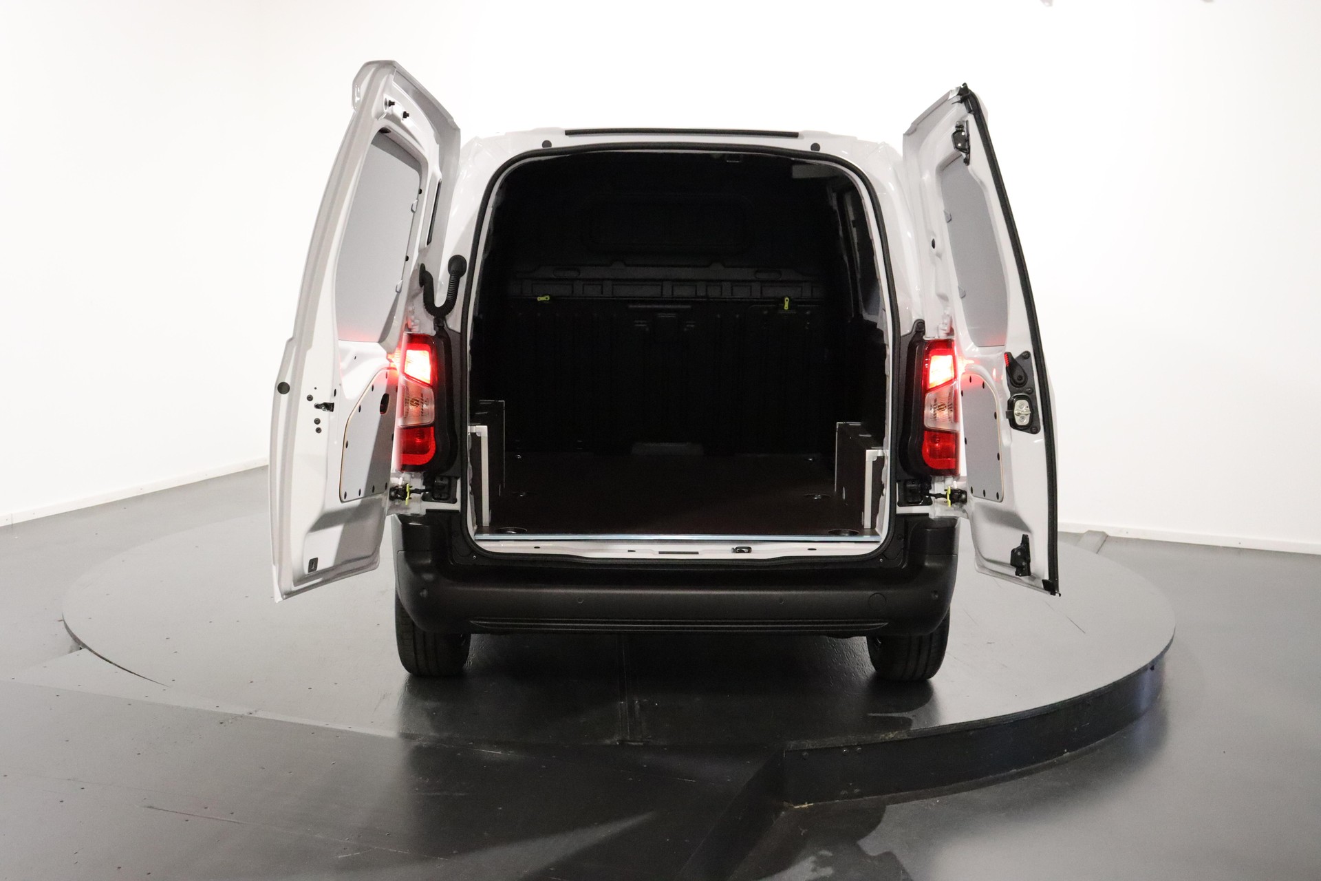 CITROEN Berlingo M 1.2 PureTech 110 First S/S-image-4