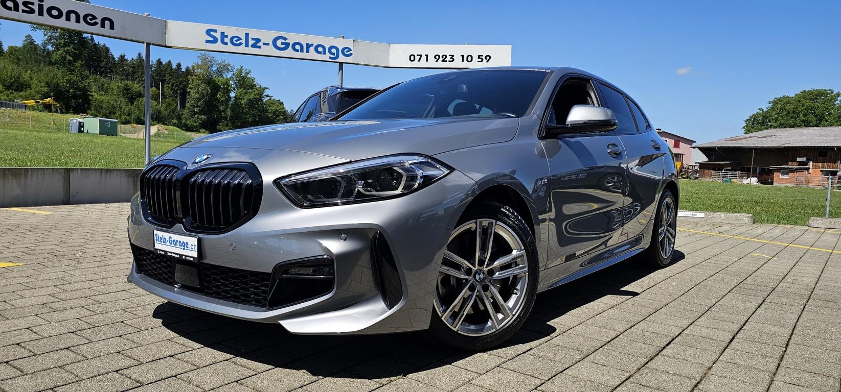 BMW 120i M Sport Steptronic-showroom-element-1