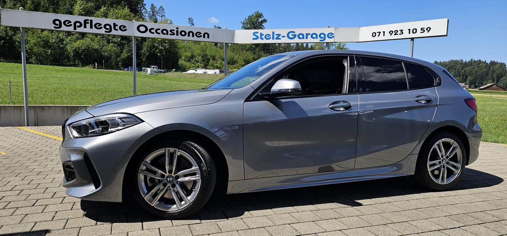 BMW 120i M Sport Steptronic-showroom-element-2
