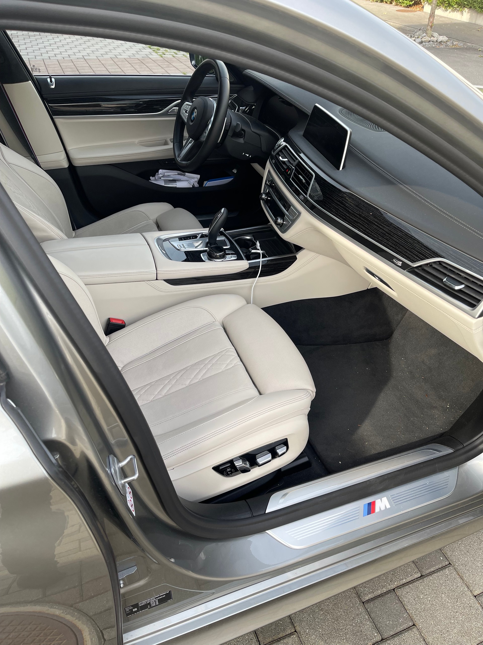 BMW 730Ld xDrive-image-4
