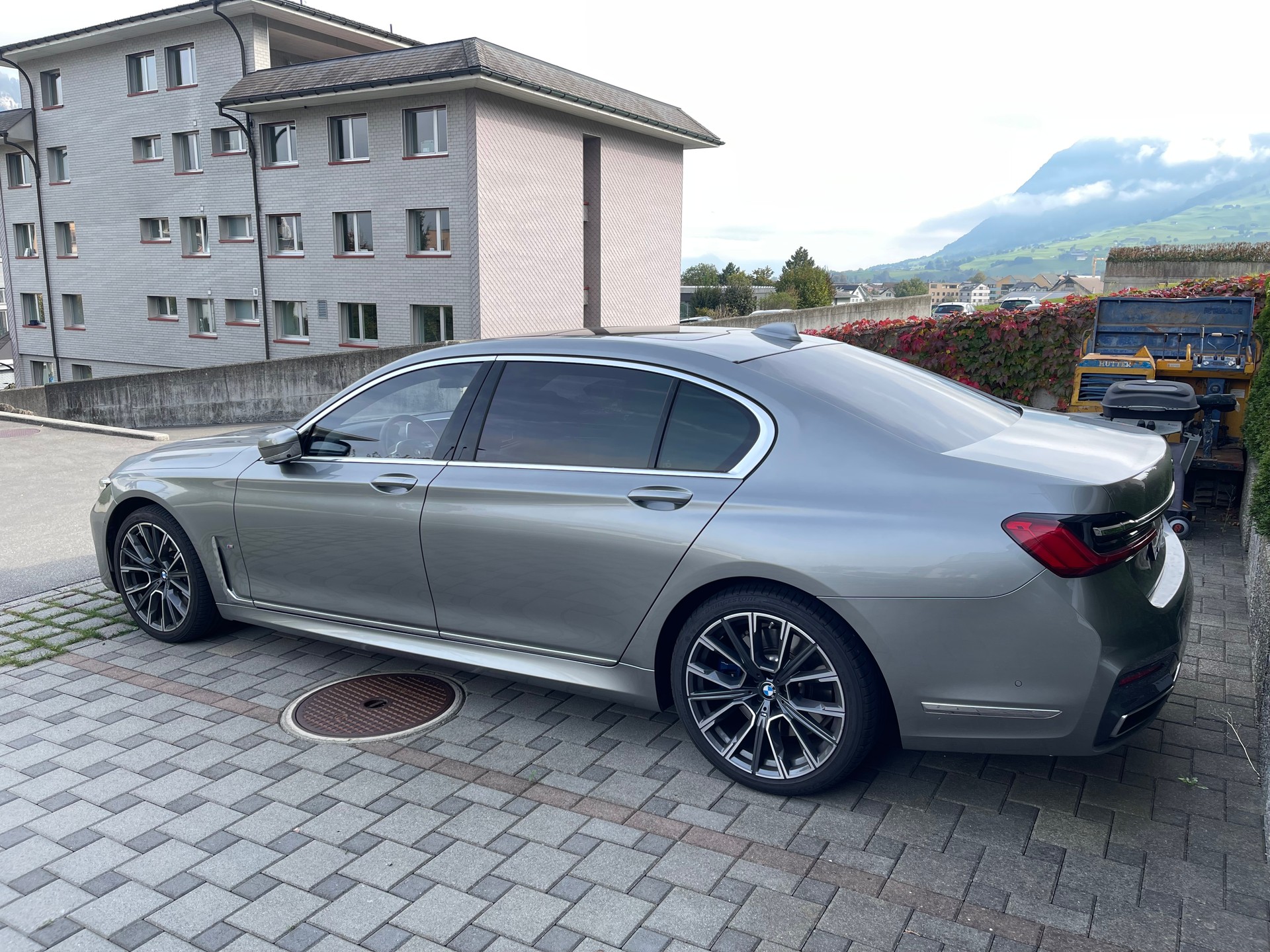 BMW 730Ld xDrive-image-2