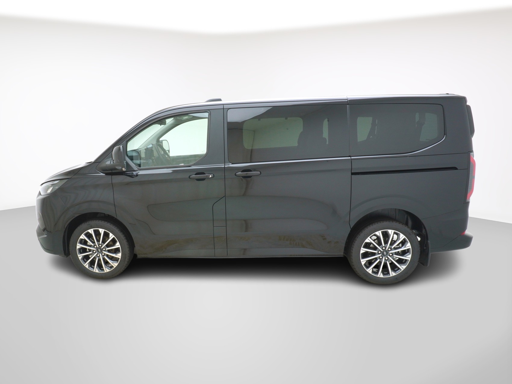 FORD Tourneo Custom 320 L1 2.0 TDCI 4x4 Titanium X-showroom-element-1