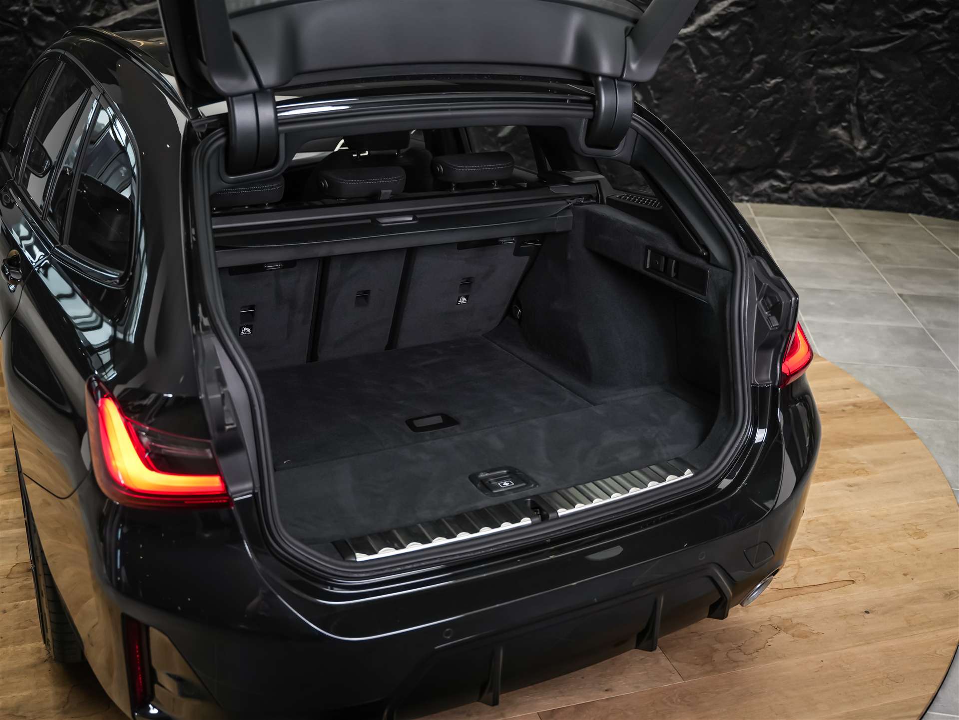 BMW 330i Touring xDrive Steptronic M Sport *Werksgarantie*Abstandsregler*Rückfahrkamera*-image-38