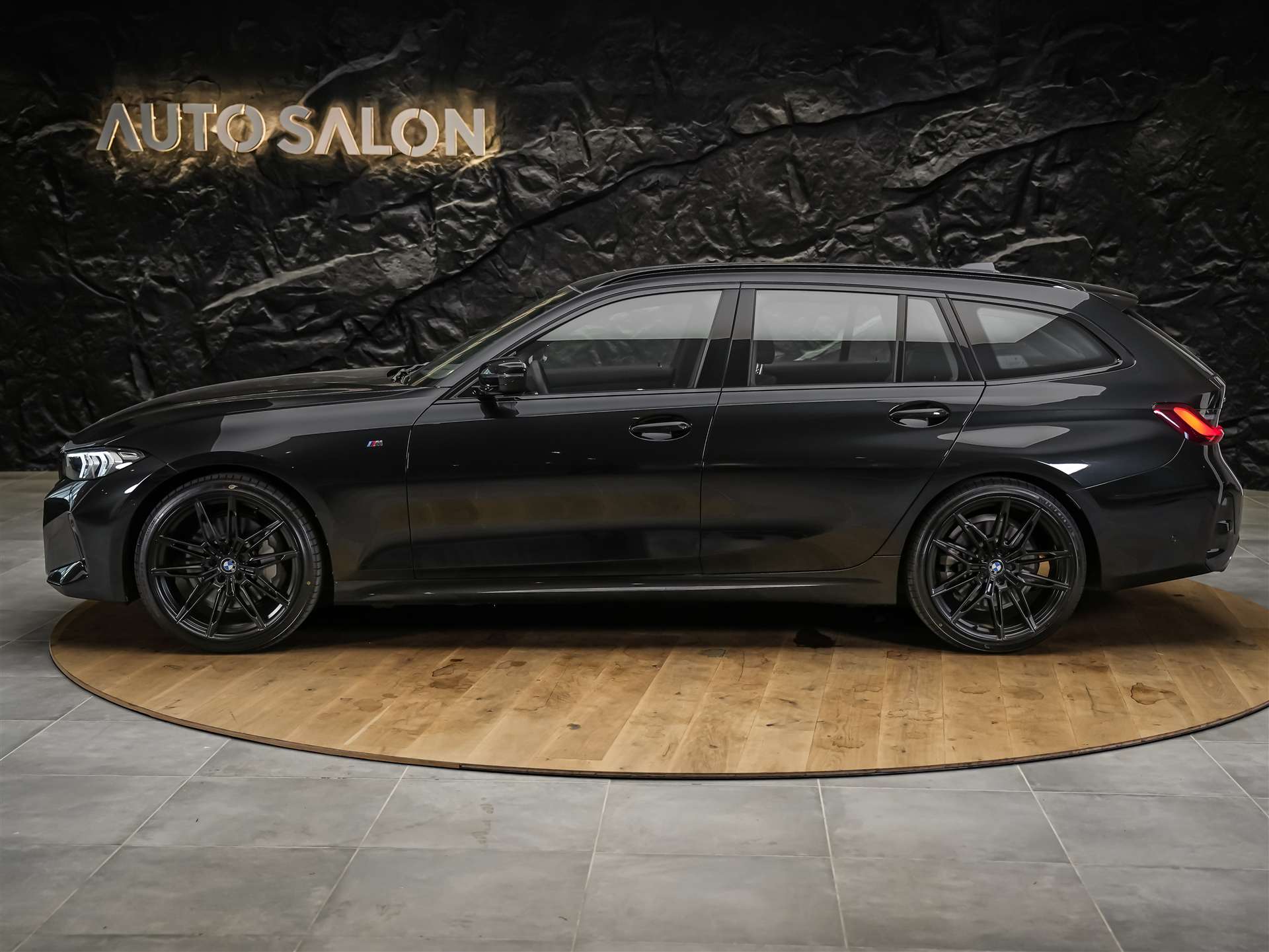 BMW 330i Touring xDrive Steptronic M Sport *Werksgarantie*Abstandsregler*Rückfahrkamera*-image-1