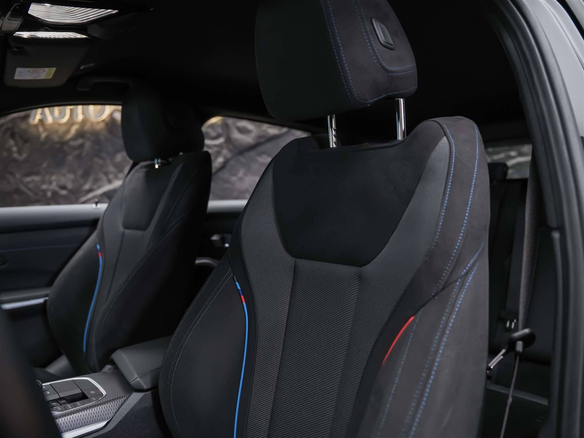 BMW 330i Touring xDrive Steptronic M Sport *Werksgarantie*Abstandsregler*Rückfahrkamera*-image-9