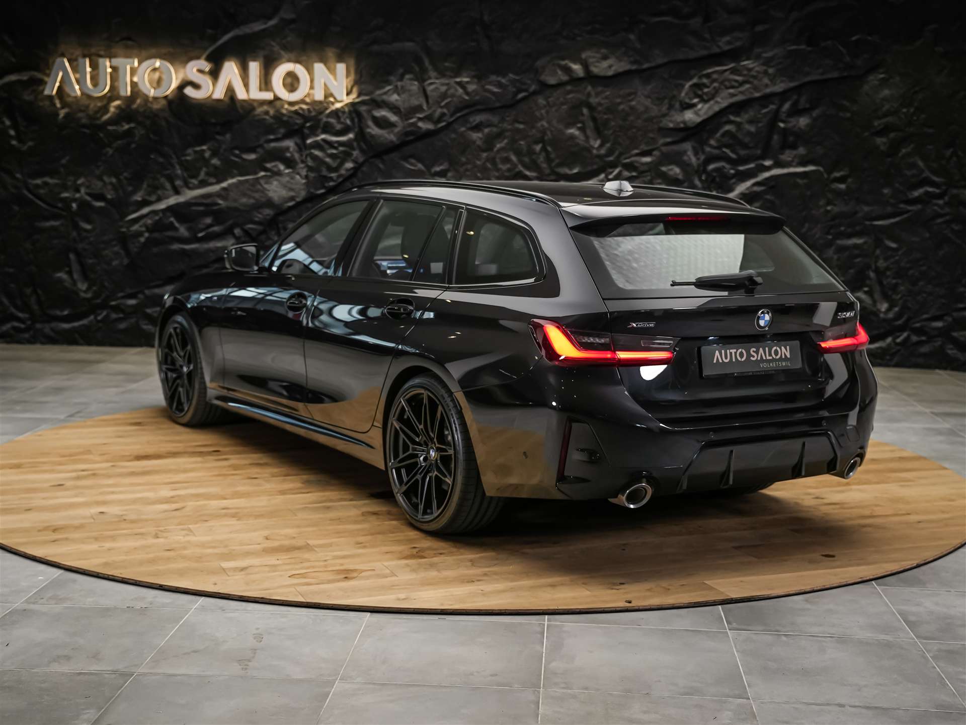 BMW 330i Touring xDrive Steptronic M Sport *Werksgarantie*Abstandsregler*Rückfahrkamera*-image-2
