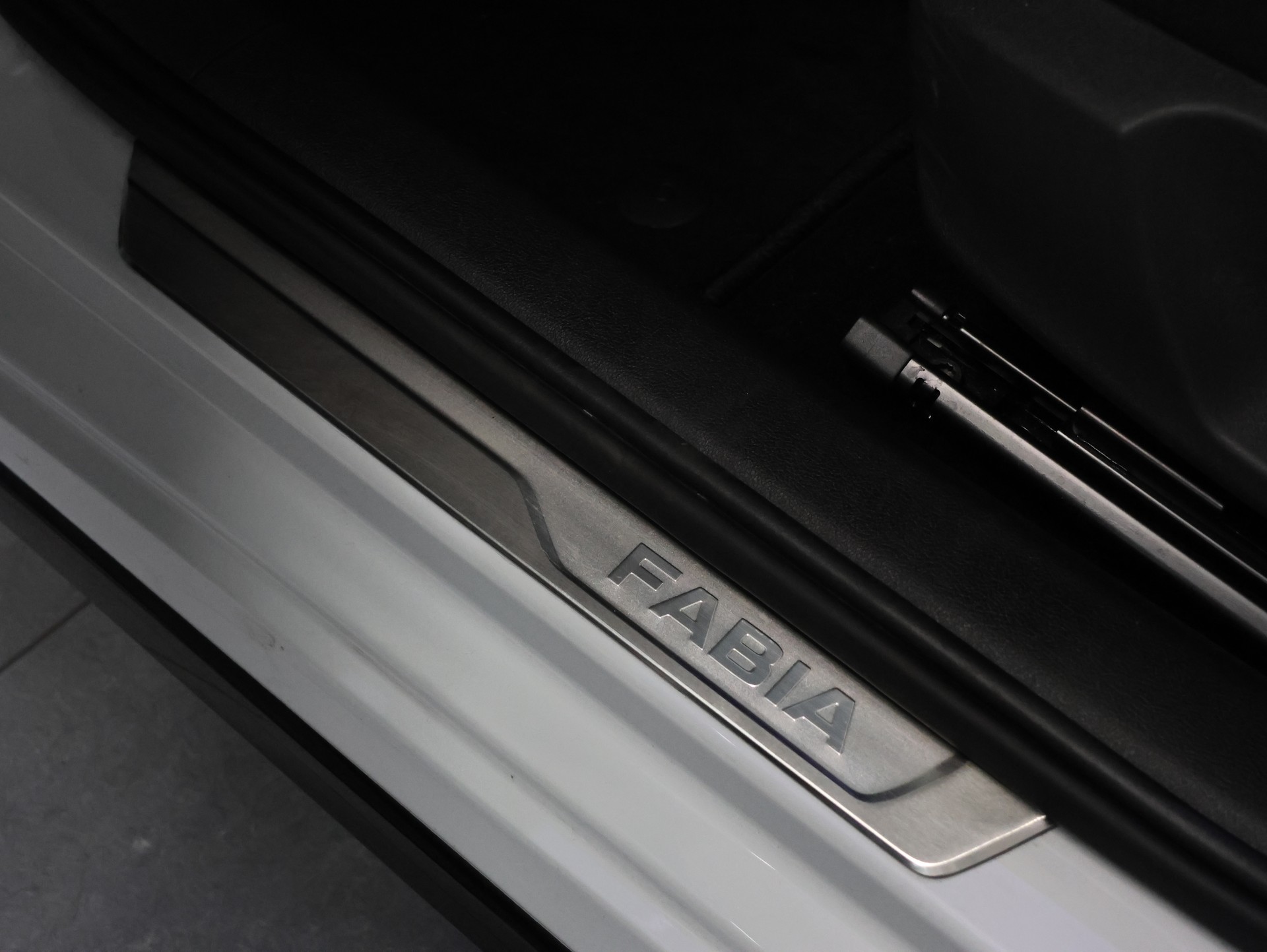 SKODA Fabia 1.5 TSI Monte Carlo DSG *Rückfahrkamera* *SItzheizung*-image-8