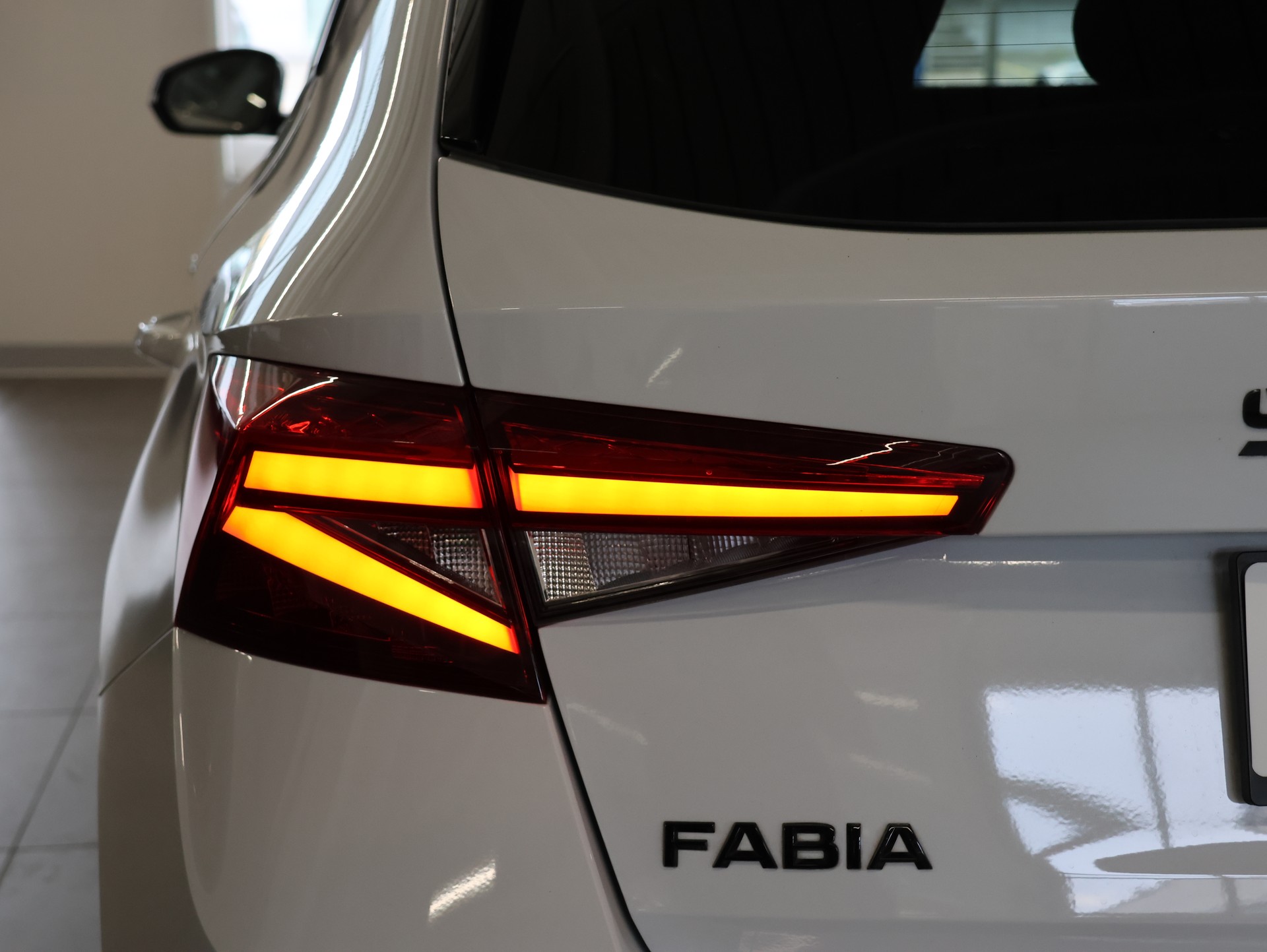 SKODA Fabia 1.5 TSI Monte Carlo DSG *Rückfahrkamera* *SItzheizung*-image-27