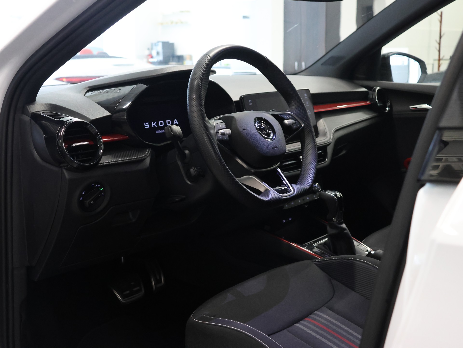 SKODA Fabia 1.5 TSI Monte Carlo DSG *Rückfahrkamera* *SItzheizung*-image-11