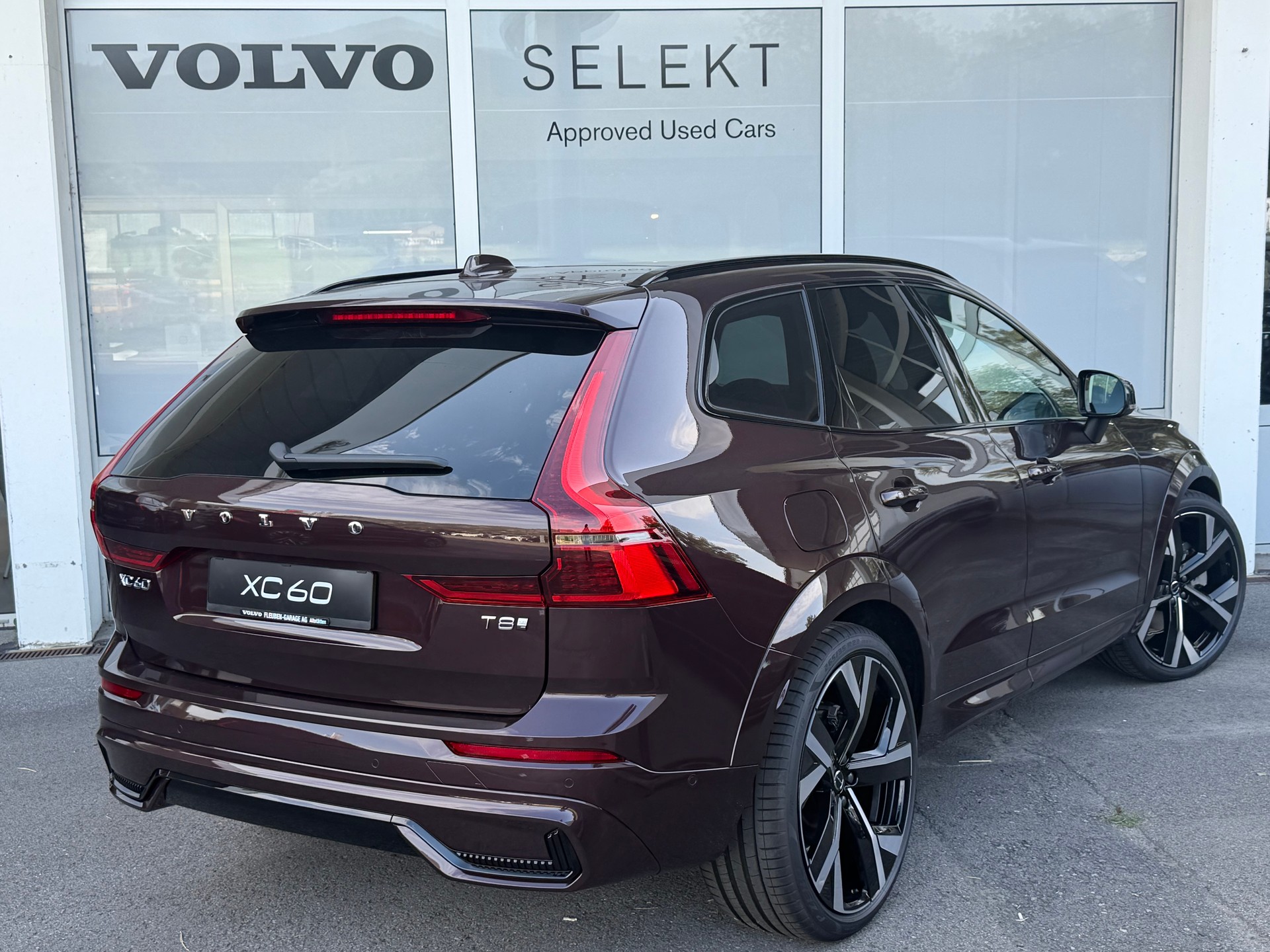 VOLVO XC60 T8 eAWD Ultra Dark Geartronic-showroom-element-1