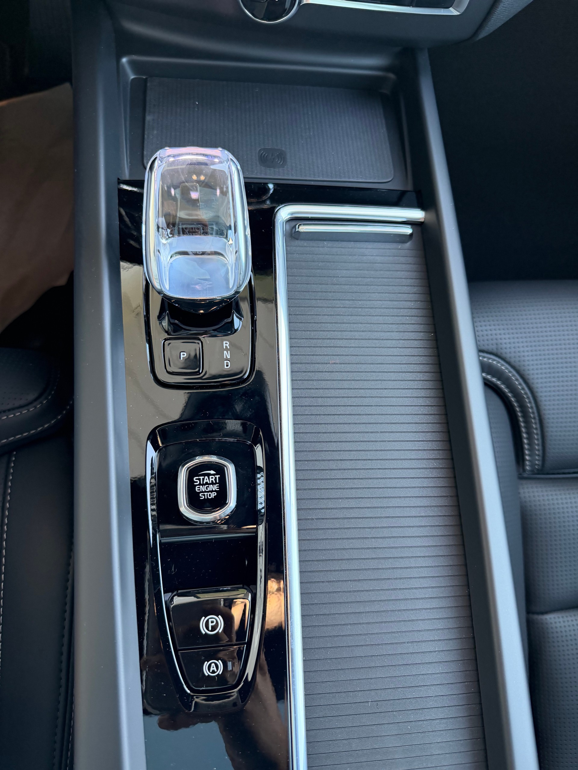 VOLVO XC60 T8 eAWD Ultra Dark Geartronic-image-14