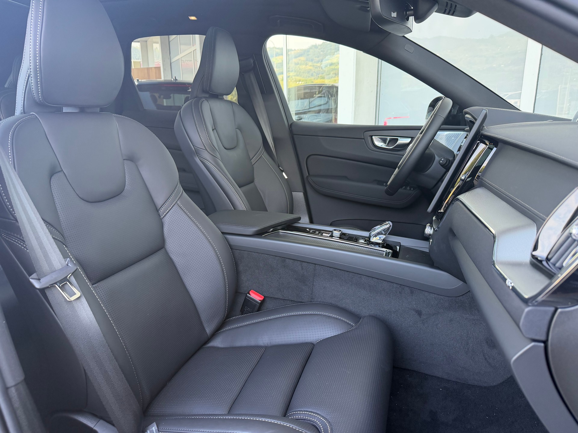VOLVO XC60 T8 eAWD Ultra Dark Geartronic-showroom-element-3