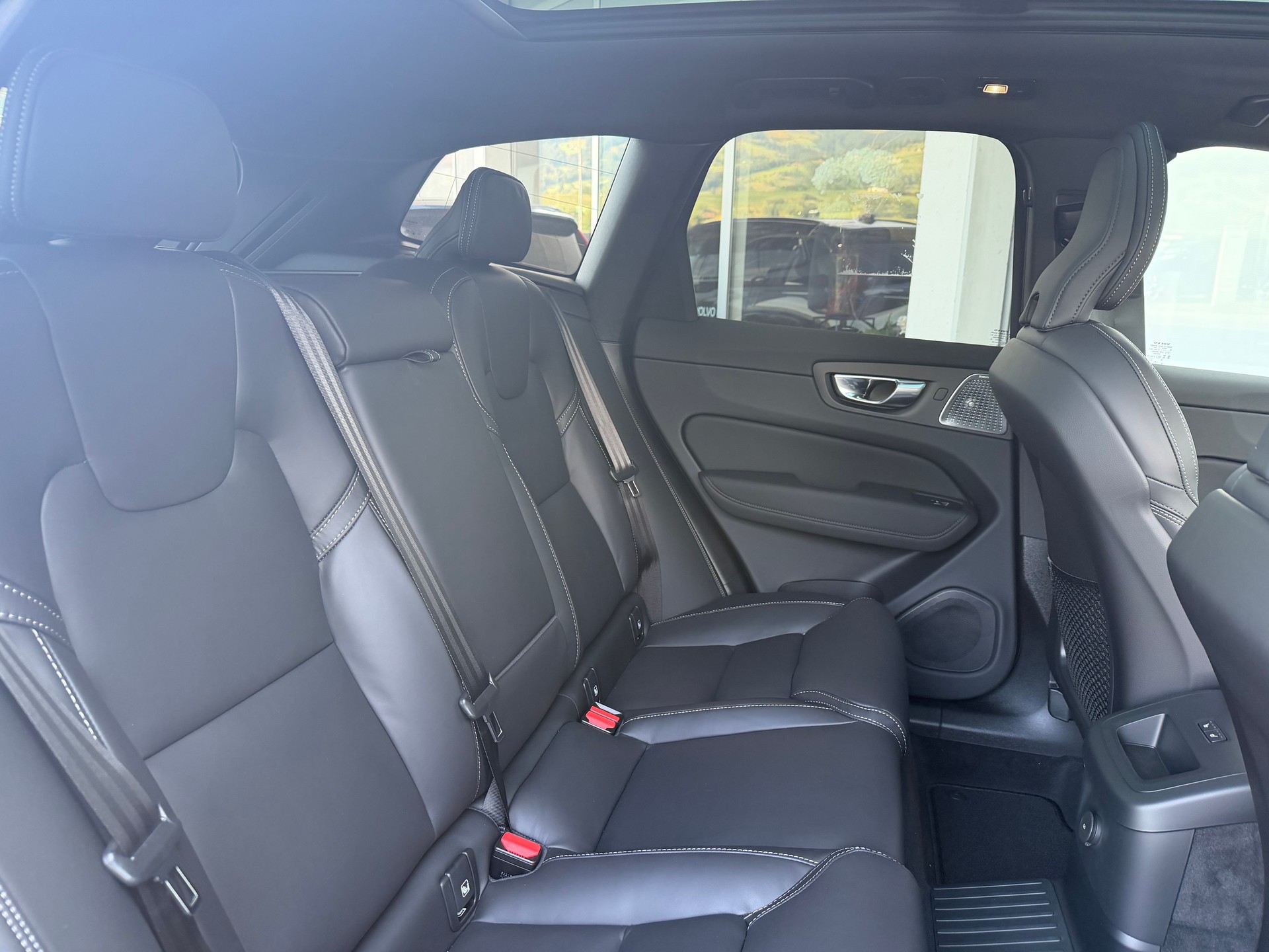 VOLVO XC60 T8 eAWD Ultra Dark Geartronic-image-5