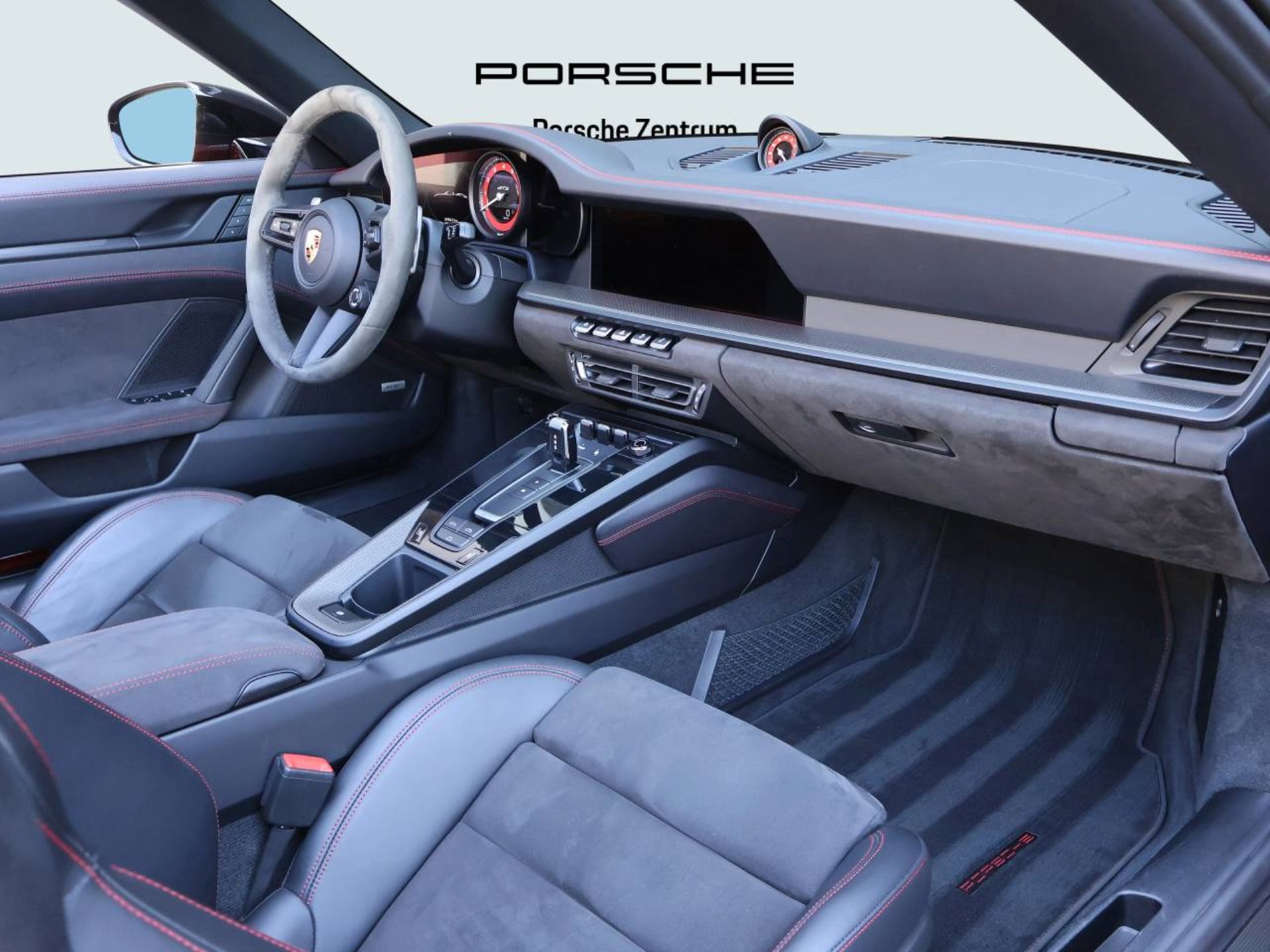 PORSCHE 911 Carrera GTS Cabriolet-image-4