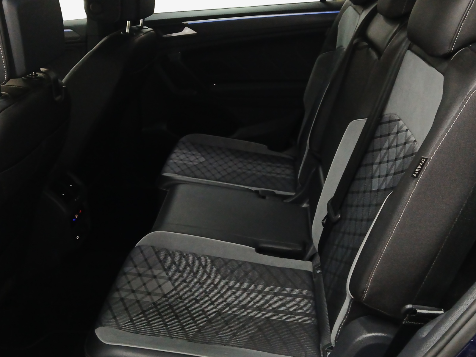 VW Tiguan Allspace 2.0TSI R-Line 4Motion DSG-image-11
