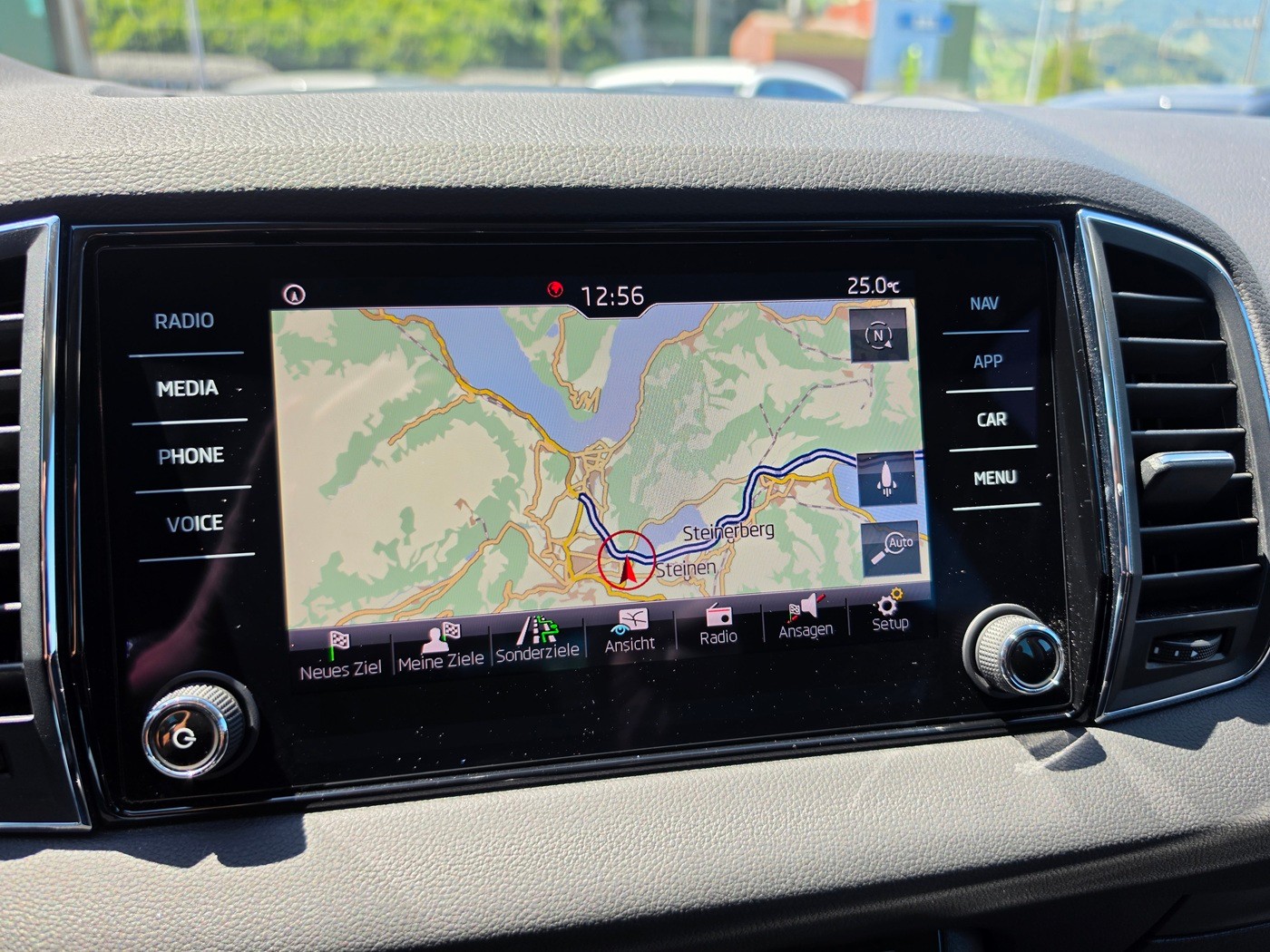 SKODA Karoq 2.0 TDI CR Ambition 4x4-image-8