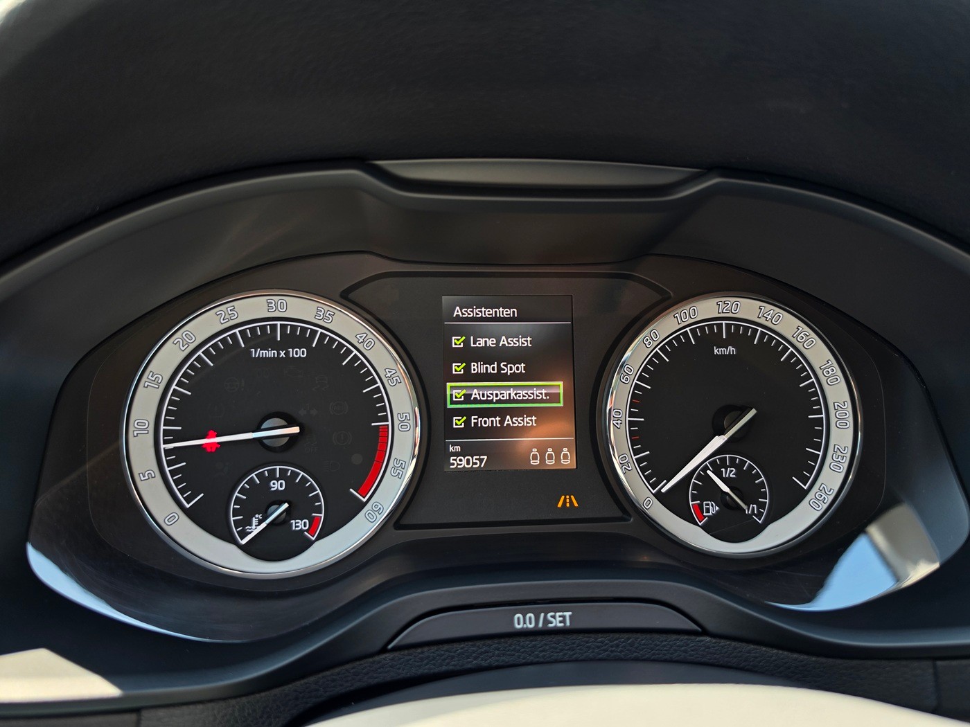 SKODA Karoq 2.0 TDI CR Ambition 4x4-image-12