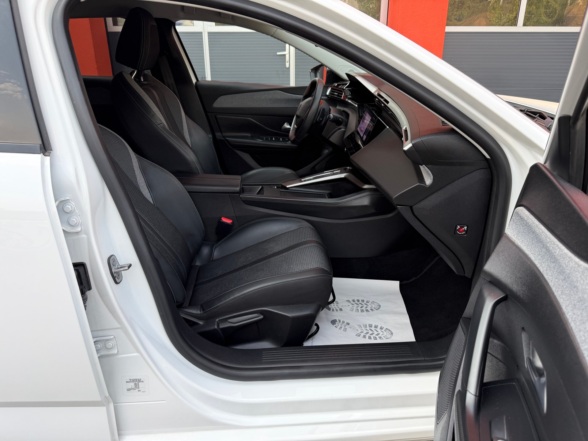 PEUGEOT 308 SW 1.5 BlueHDI Allure Pack EAT8-image-9