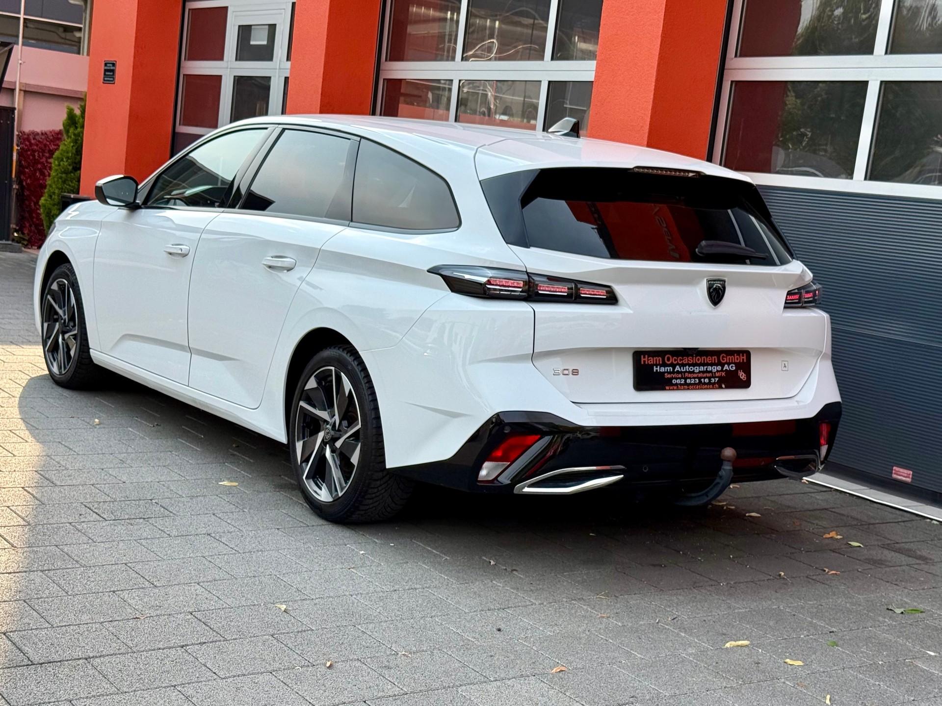 PEUGEOT 308 SW 1.5 BlueHDI Allure Pack EAT8-image-2