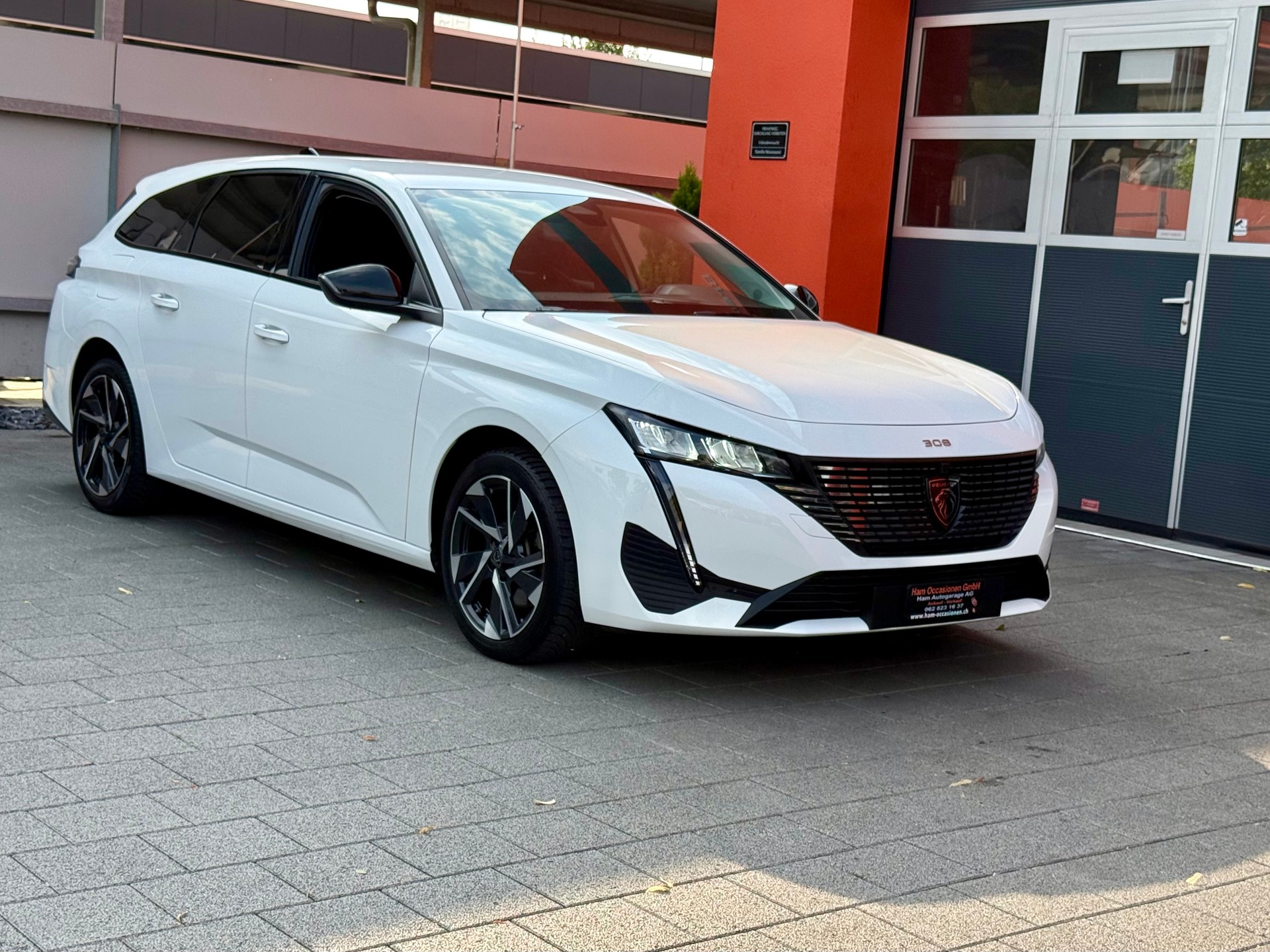 PEUGEOT 308 SW 1.5 BlueHDI Allure Pack EAT8-image-3