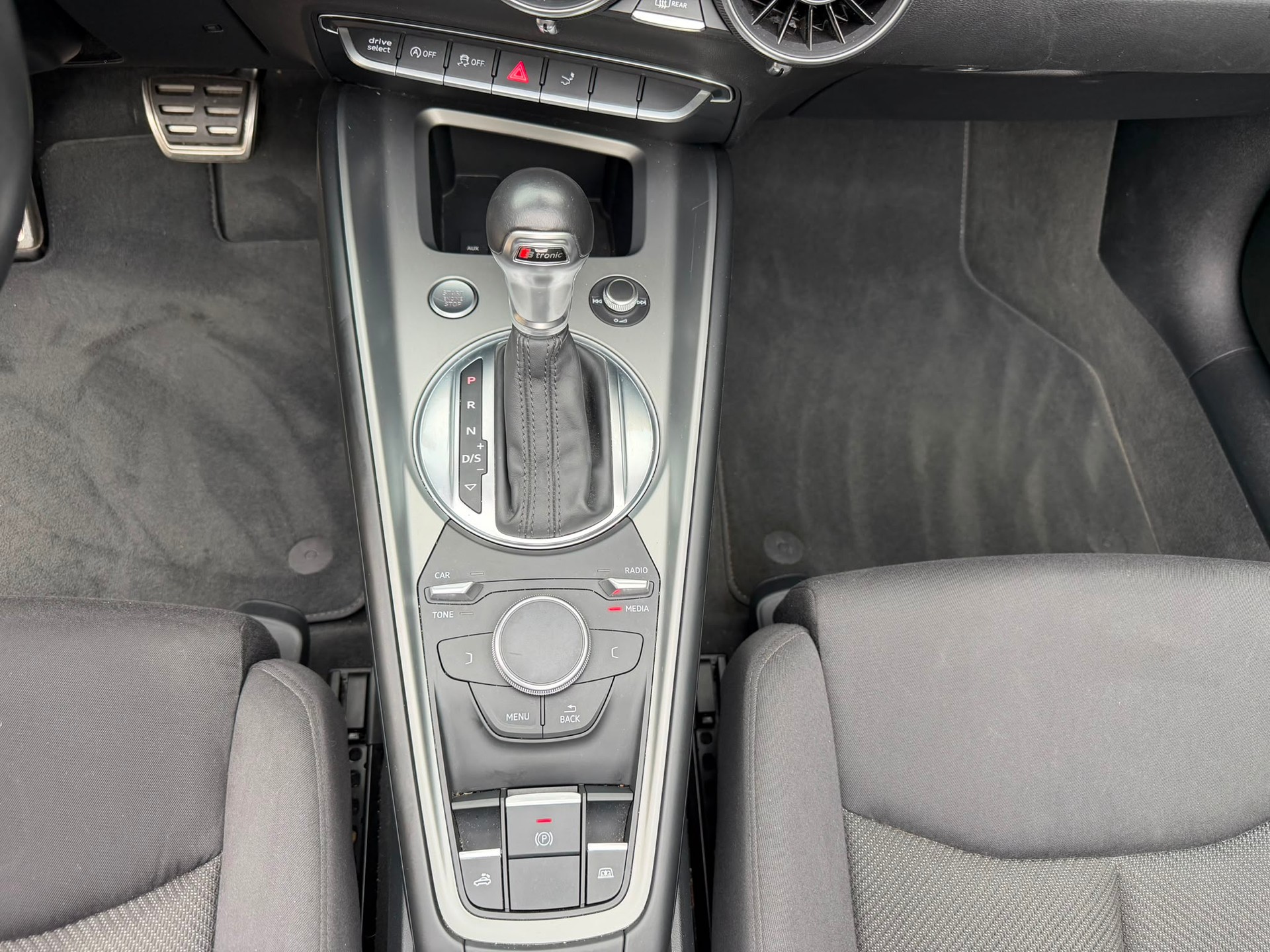 AUDI TT Roadster 1.8 TFSI S-tronic-image-14