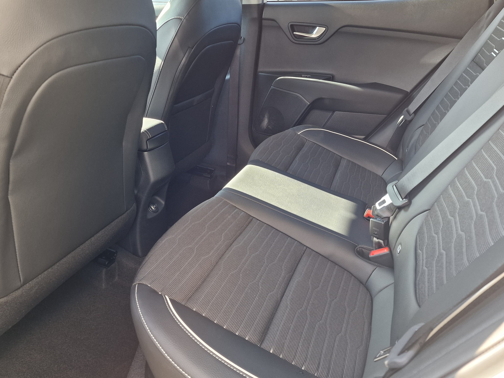 KIA Stonic 1.0 T-GDI GT-Line DCT-image-5