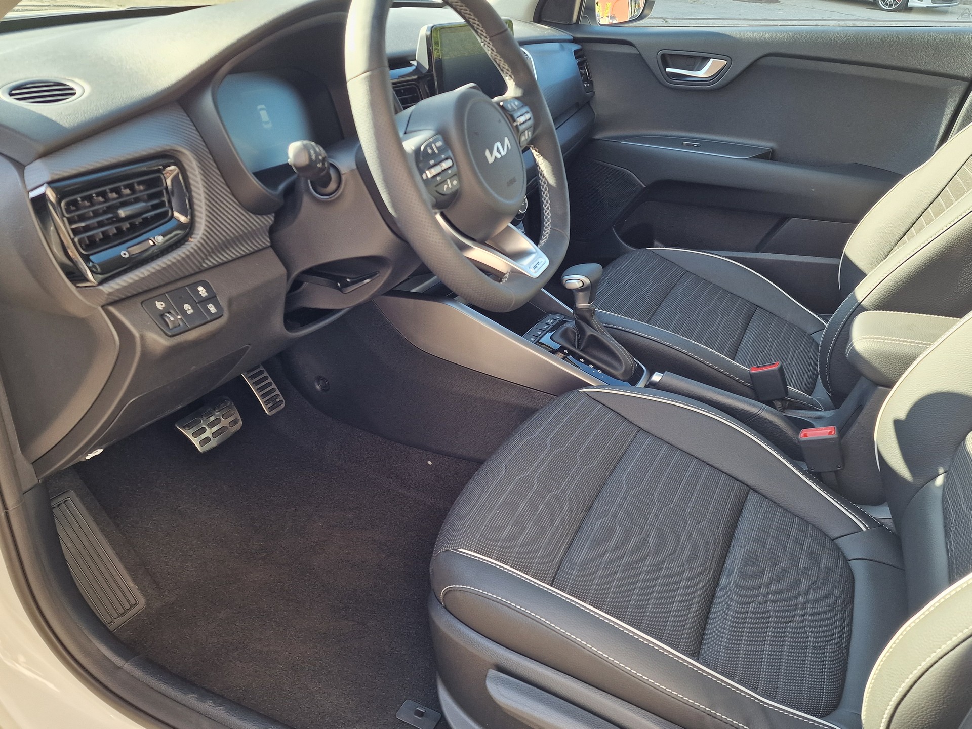 KIA Stonic 1.0 T-GDI GT-Line DCT-image-7