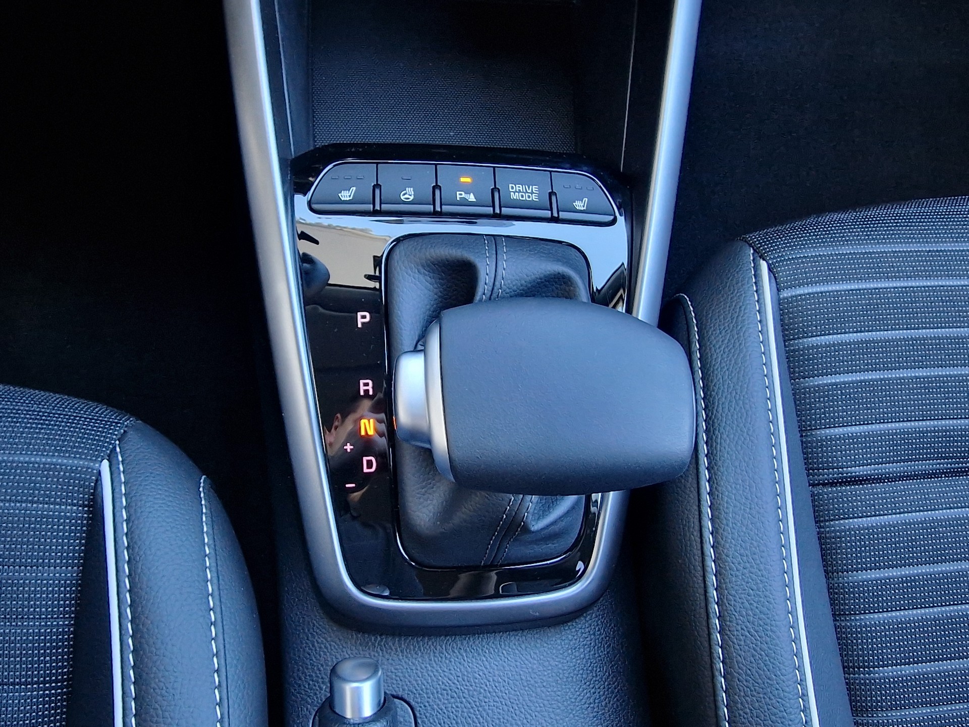 KIA Stonic 1.0 T-GDI GT-Line DCT-image-10