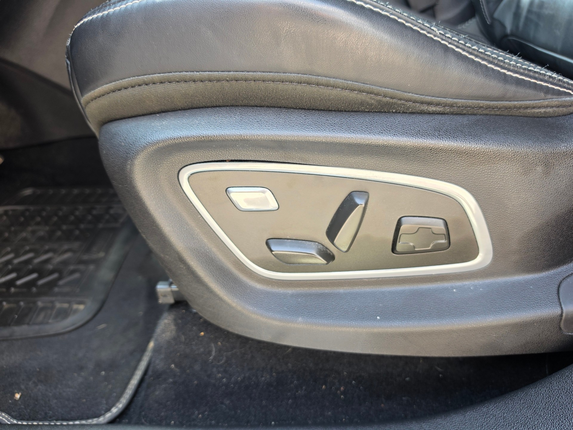 RENAULT Scénic 1.3 16V Turbo Initiale Paris EDC-image-11