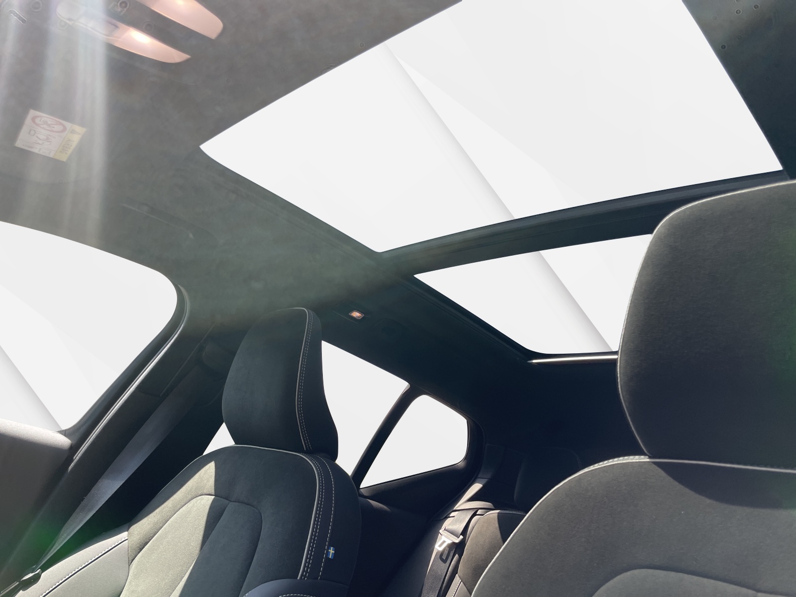 VOLVO XC40 P8 Twin Ultimate AWD-image-17