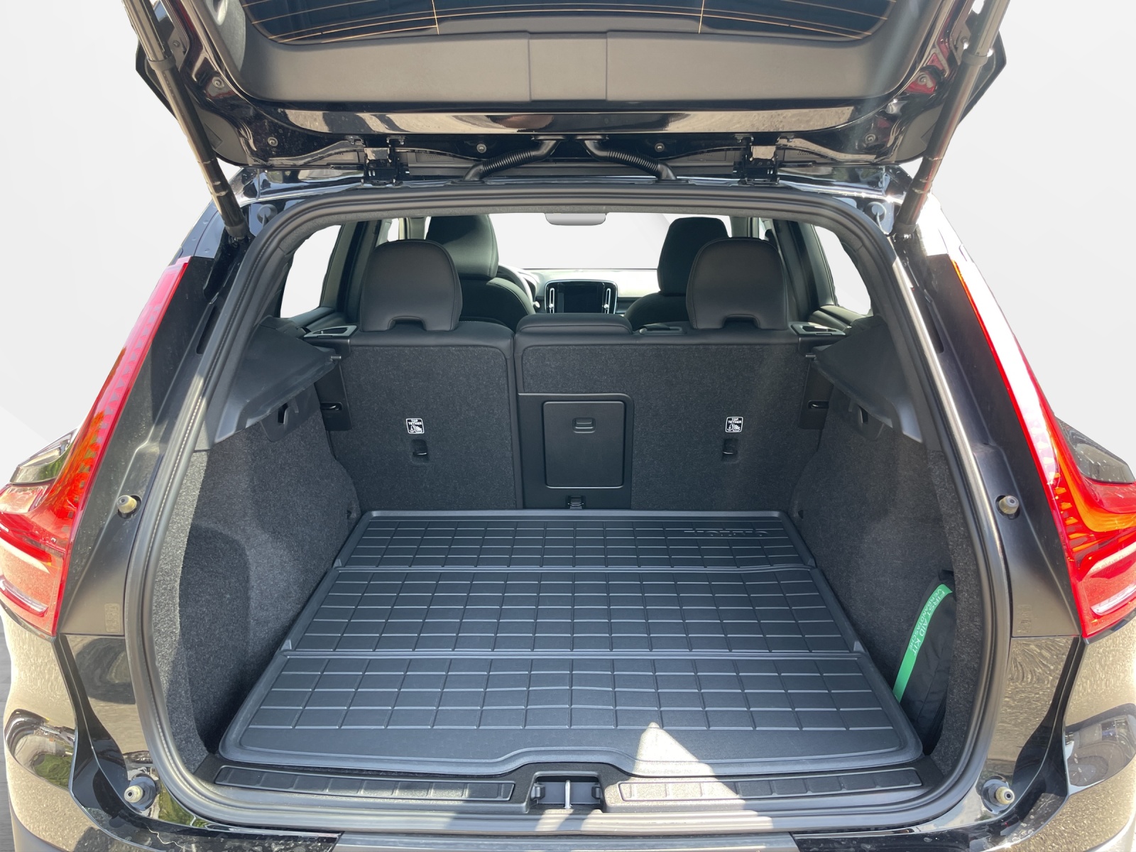 VOLVO XC40 P8 Twin Ultimate AWD-image-14