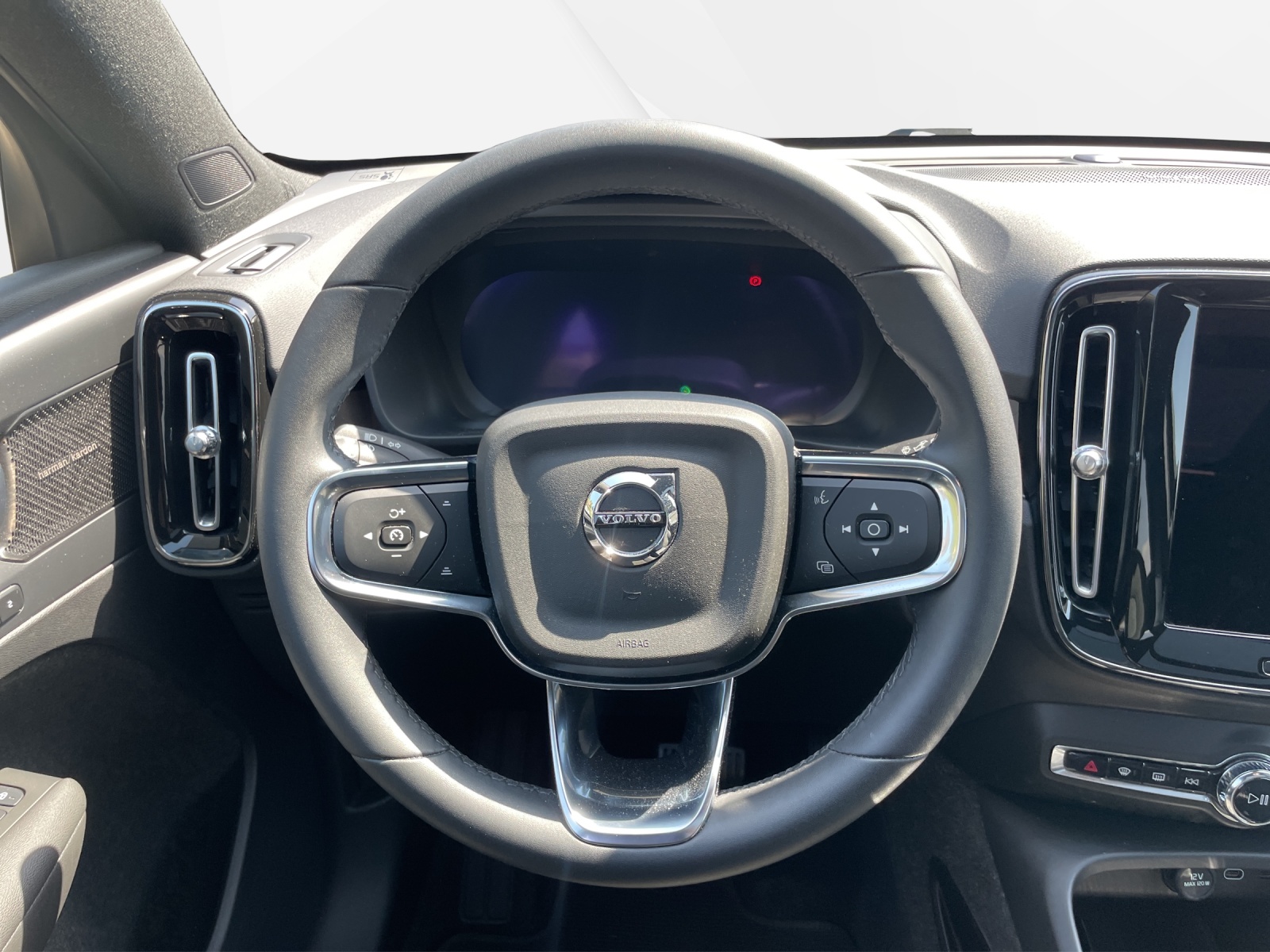 VOLVO XC40 P8 Twin Ultimate AWD-image-11