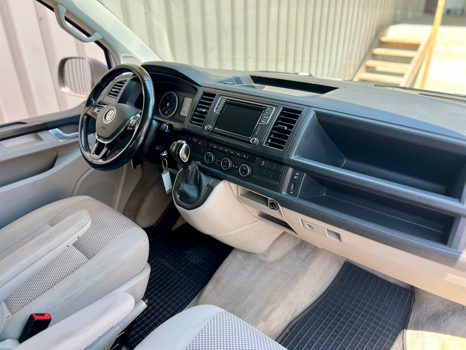 VW T6 California 2.0 TDI Beach Liberty 4Motion DSG by Nutzfahrzeugcenter Seetal-image-11