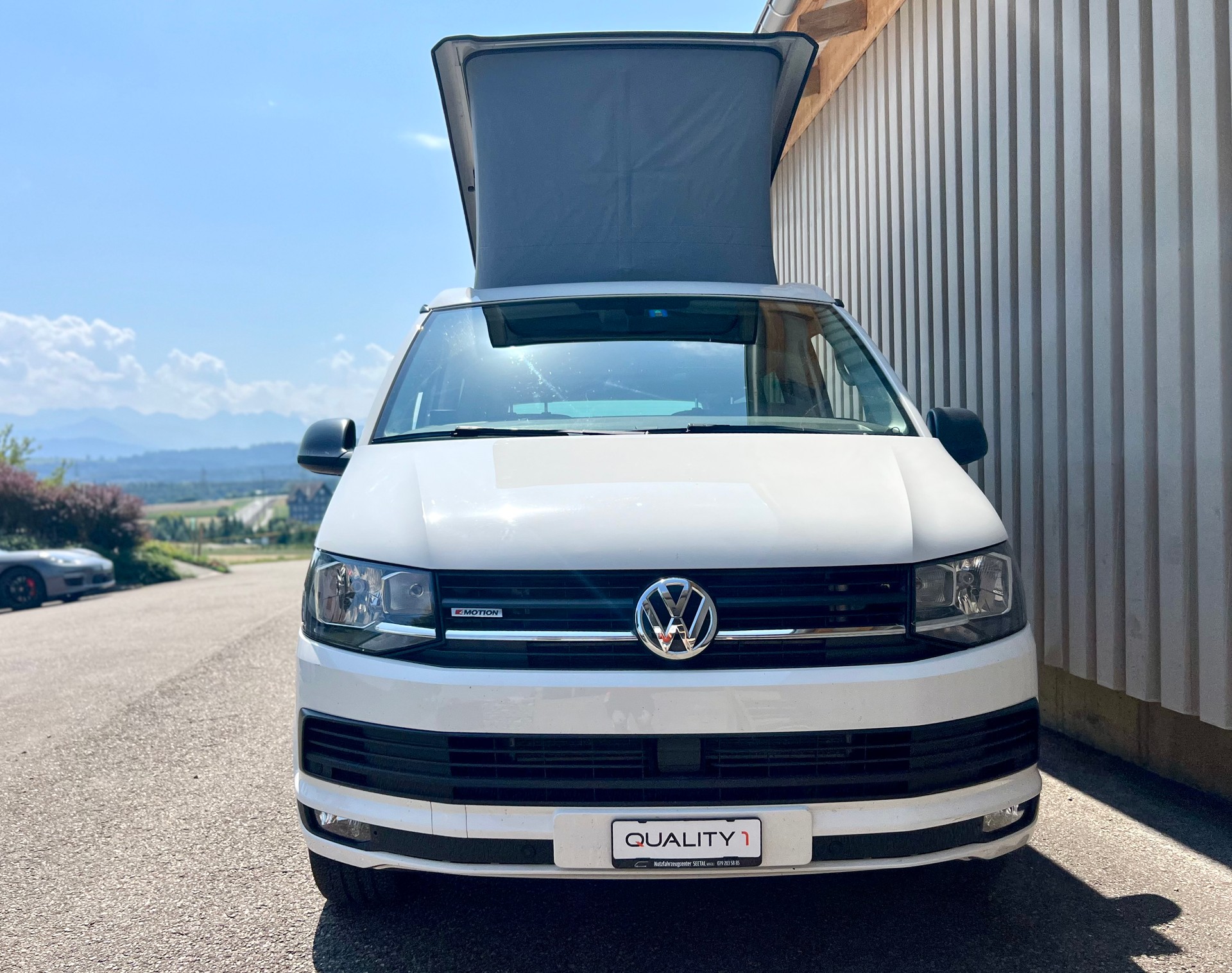 VW T6 California 2.0 TDI Beach Liberty 4Motion DSG by Nutzfahrzeugcenter Seetal-image-6