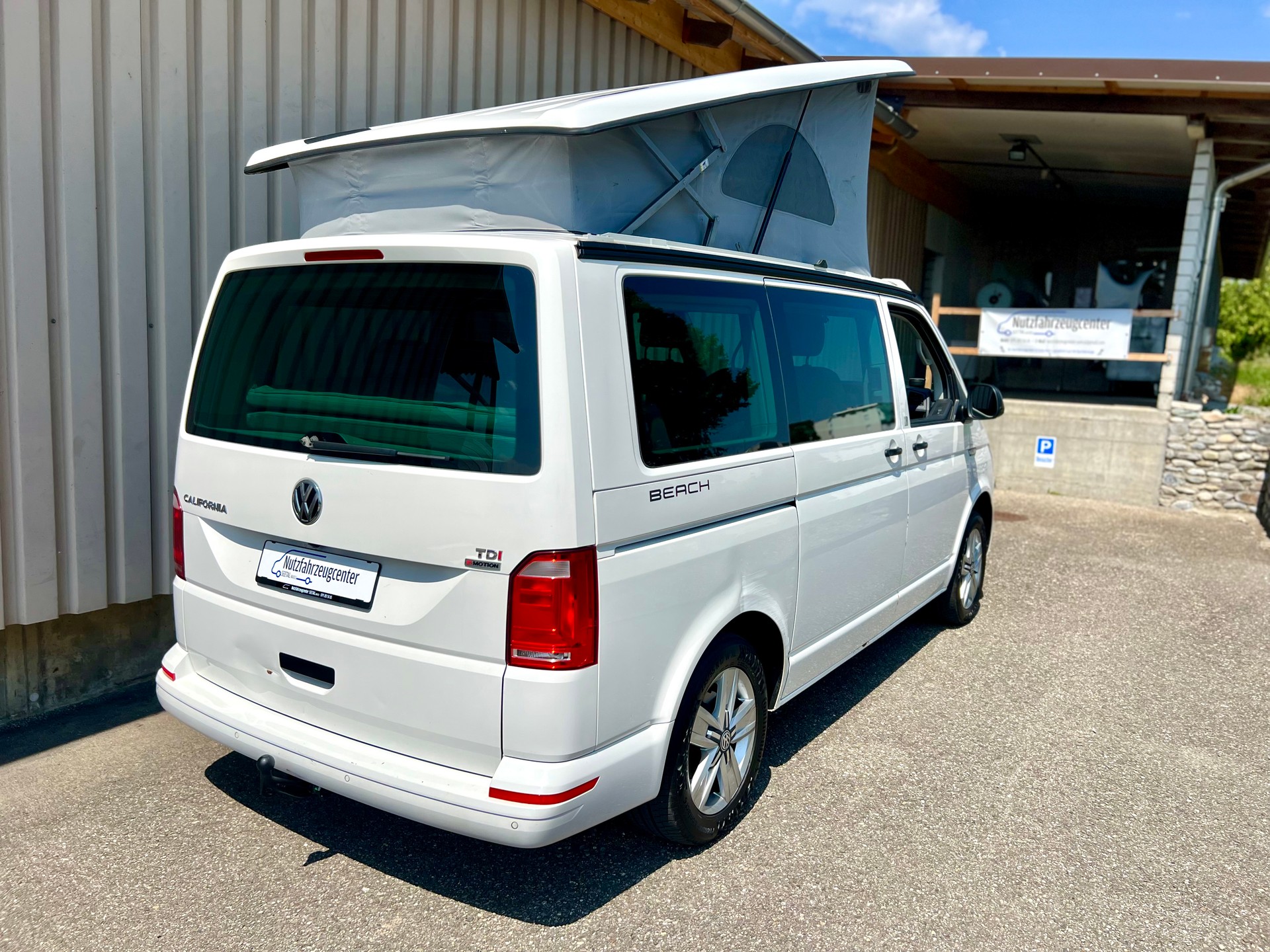 VW T6 California 2.0 TDI Beach Liberty 4Motion DSG by Nutzfahrzeugcenter Seetal-image-3